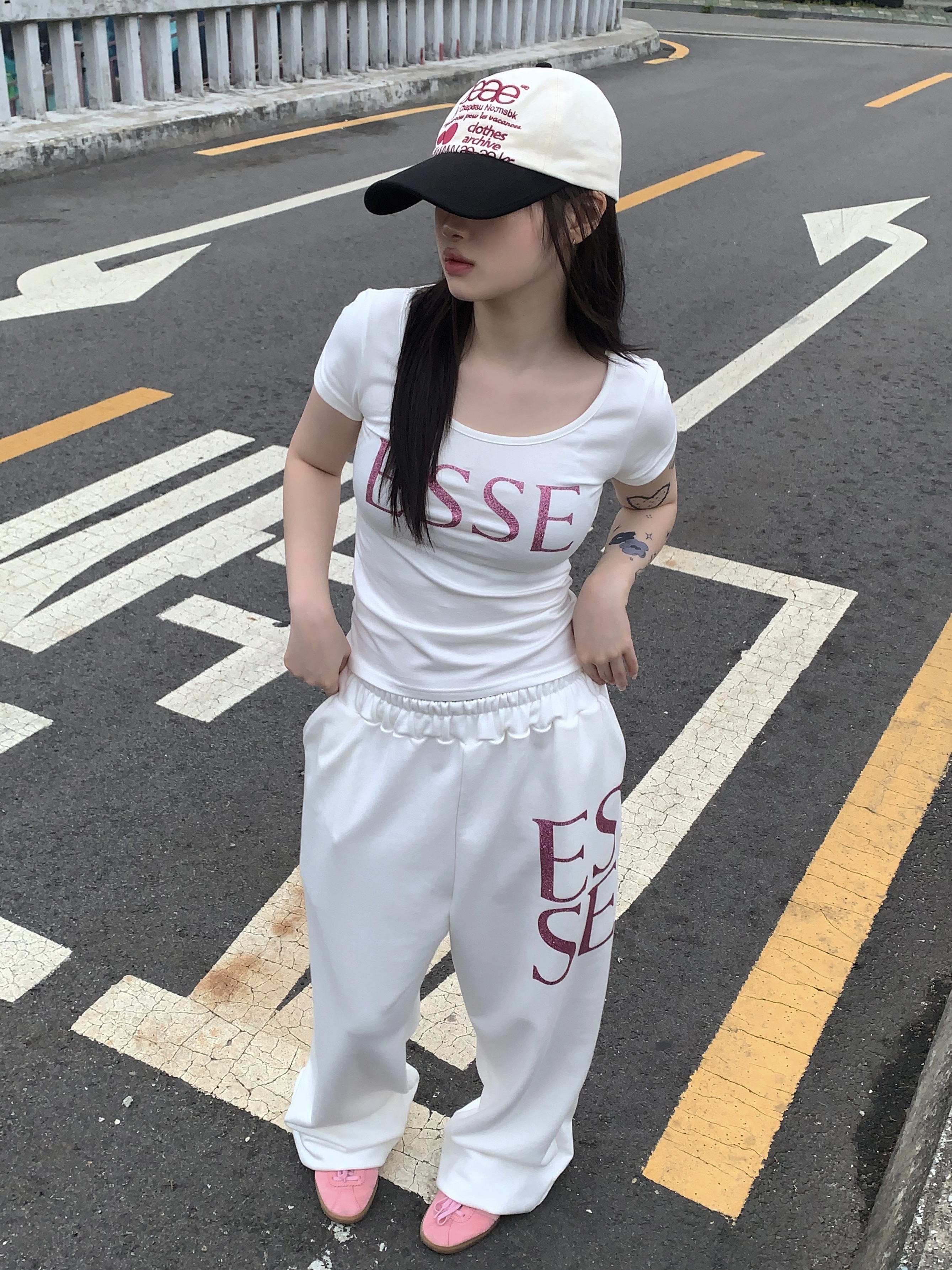 Aeae Web Logo 5 Pannel Ball Cap Ecru Black 착용 스타일 - 4
