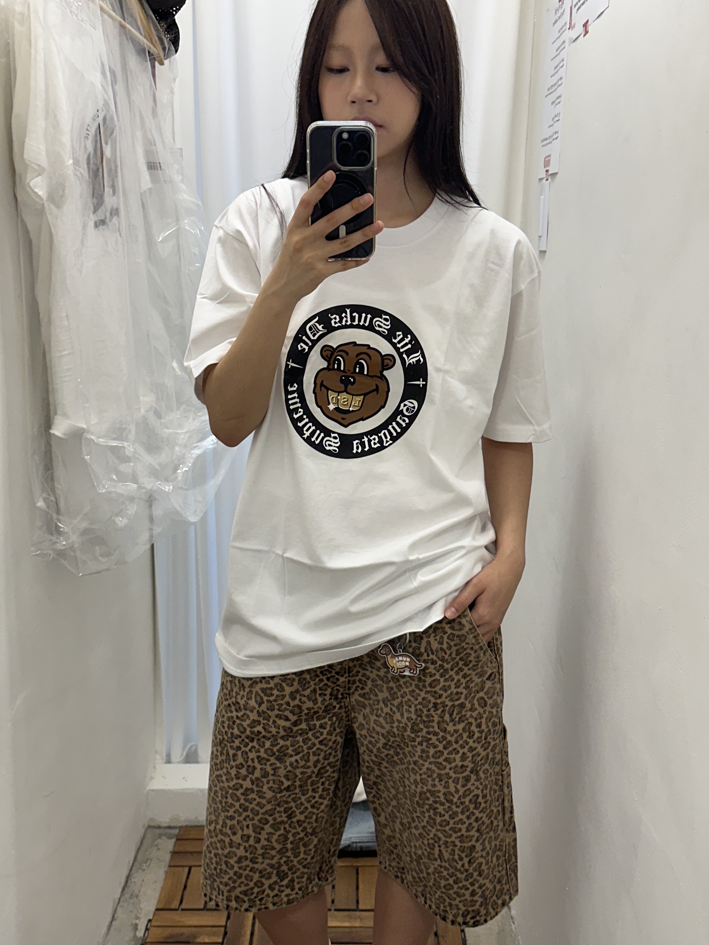 Human Made Graphic T-Shirt #04 White, Stussy Denim Work Shorts Leopard 착용 스타일 - 3