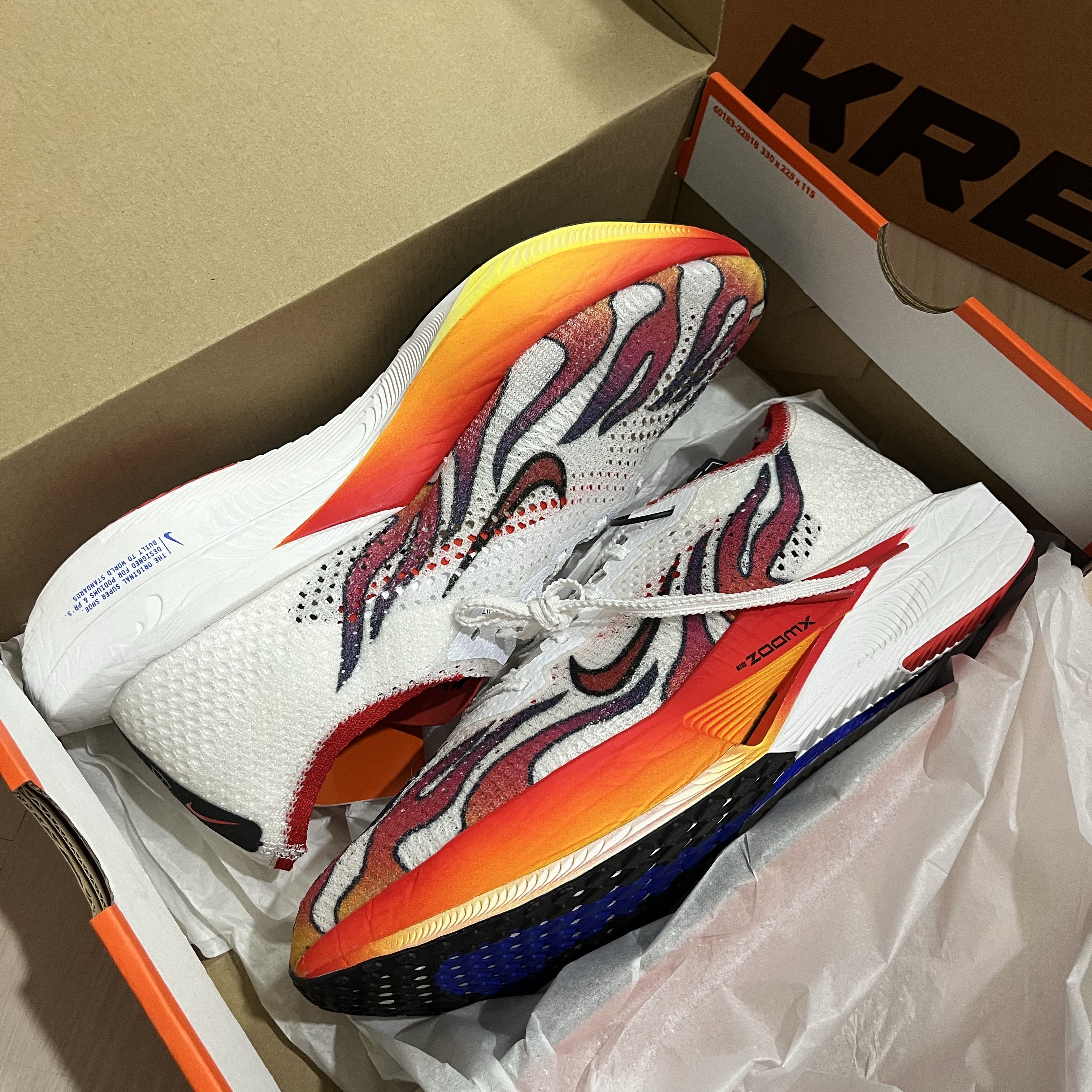 Nike ZoomX Vaporfly Next% 3 PRM White Habanero Red 착용 스타일