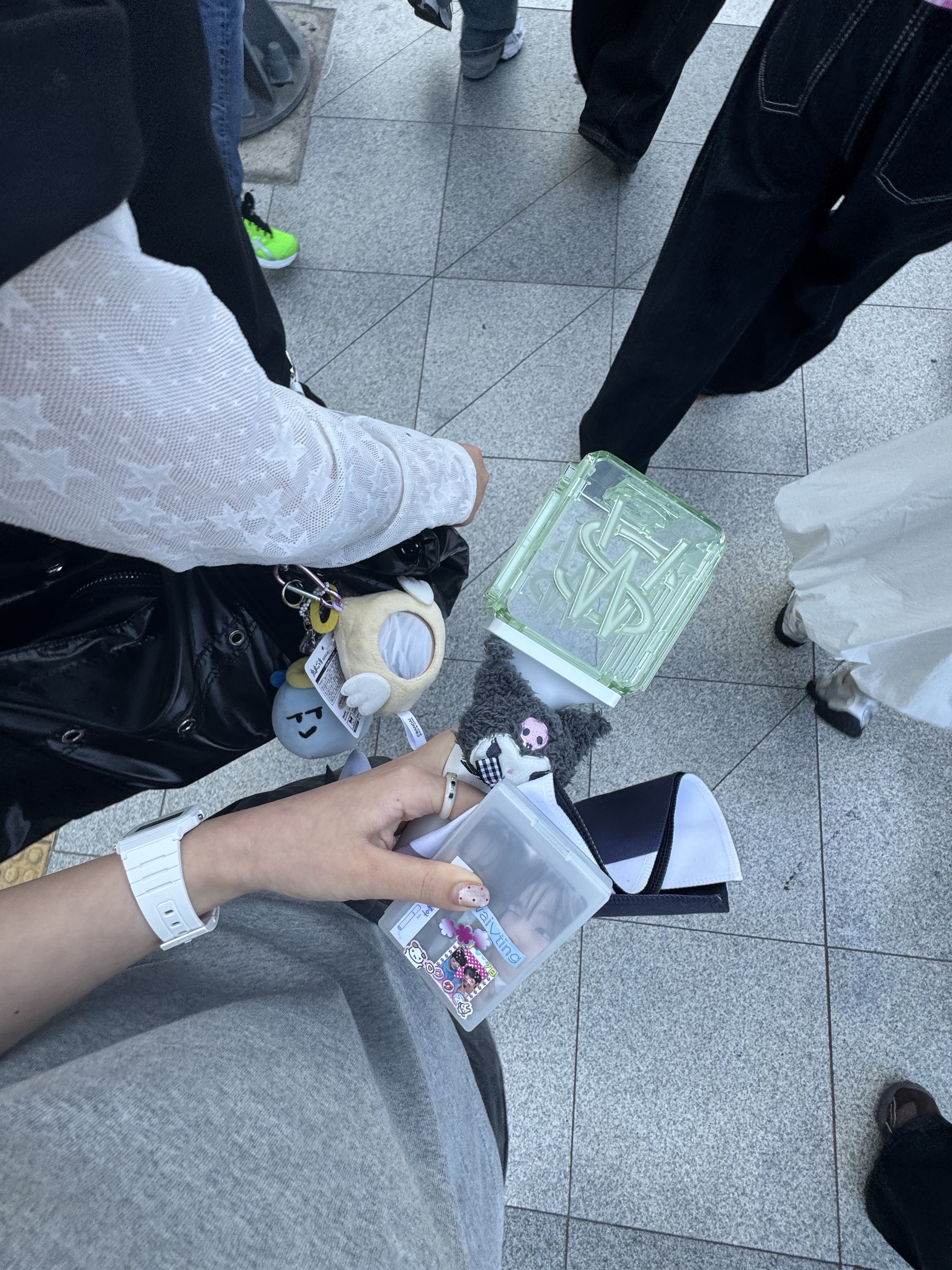 NCT Wish Official Light Stick, (W) Crocs Classic Platform Clog Black 착용 스타일 - 3
