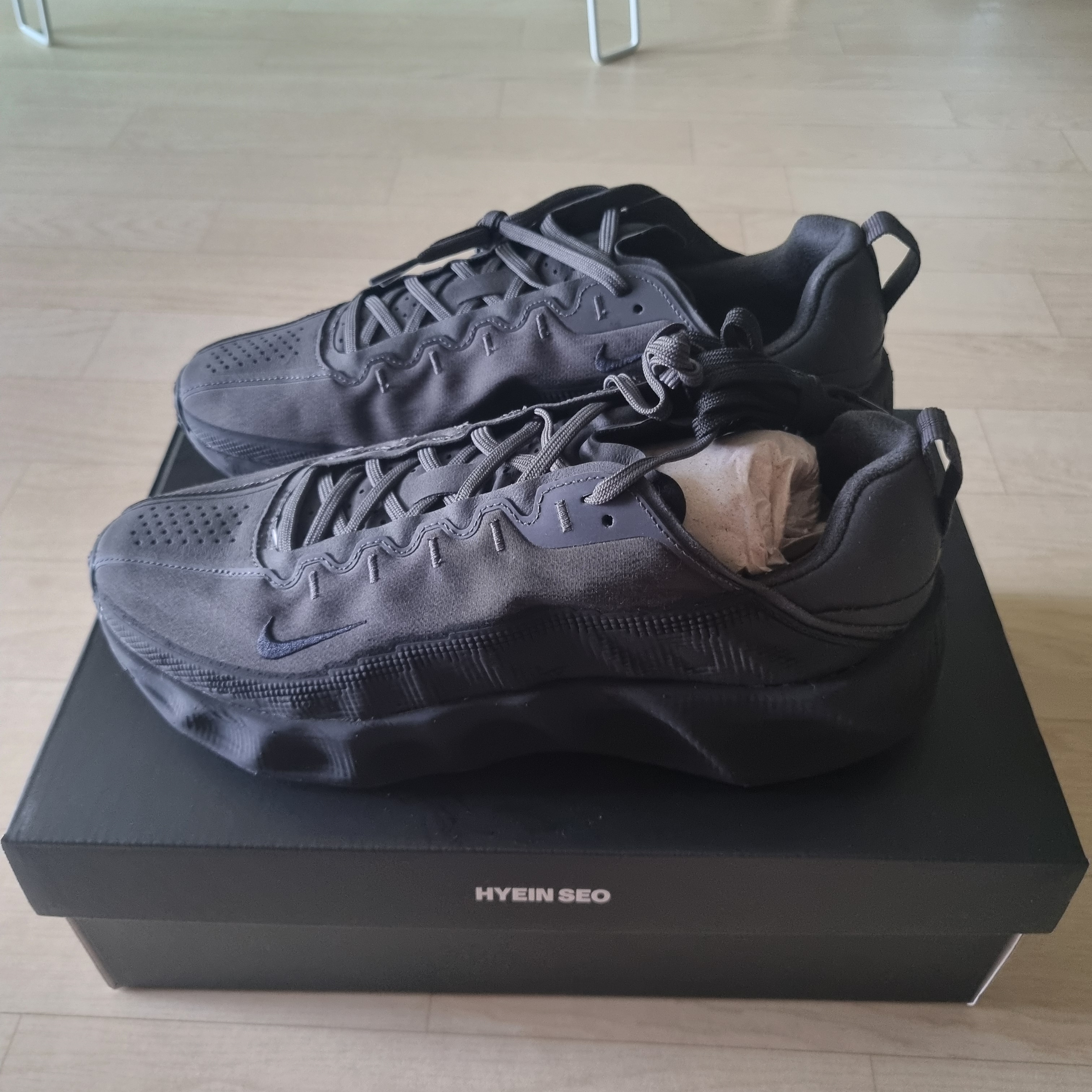Nike x Hyein Seo Ava Rover Black 착용 스타일 - 2