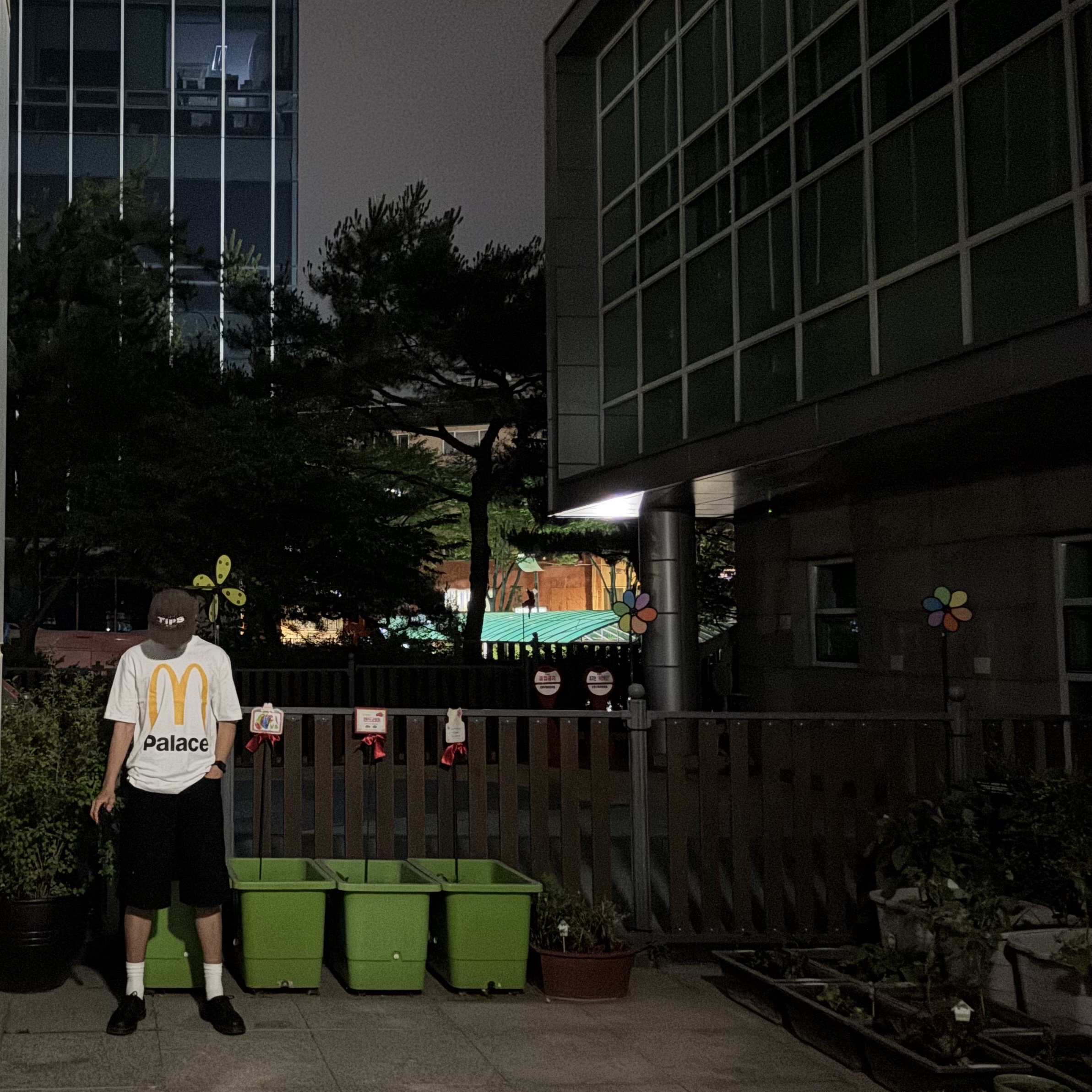 Palace x McDonald's Logo T-Shirt White - 23FW 착용 스타일 - 1