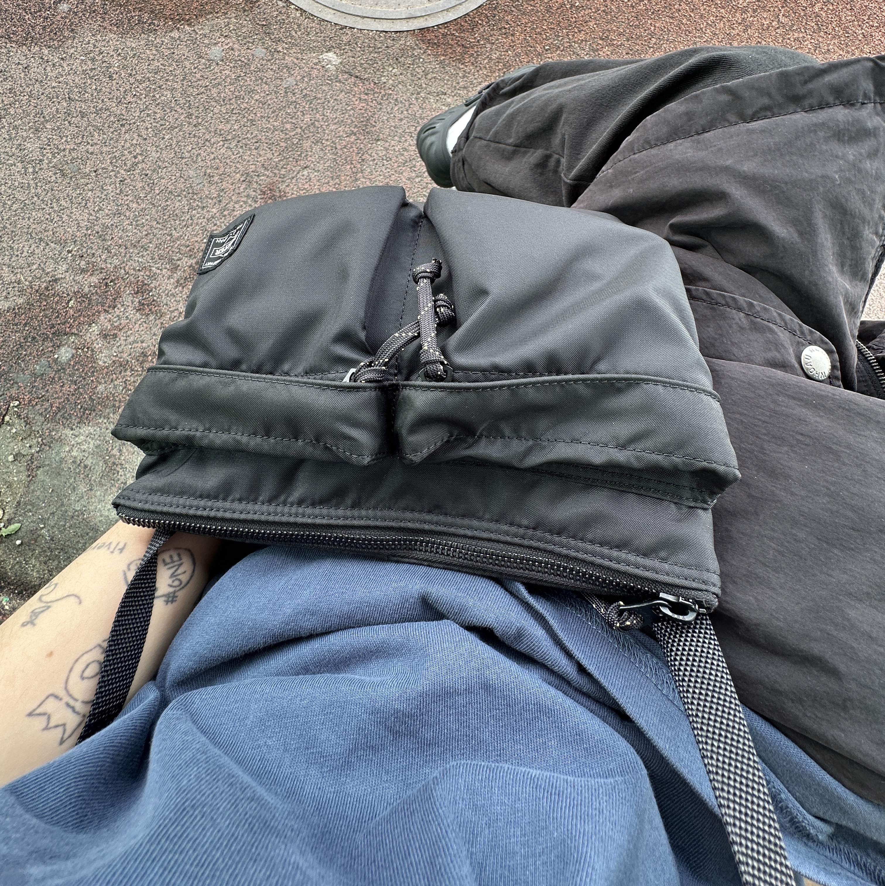 Porter Porterforce Shoulder Bag Black 착용 스타일