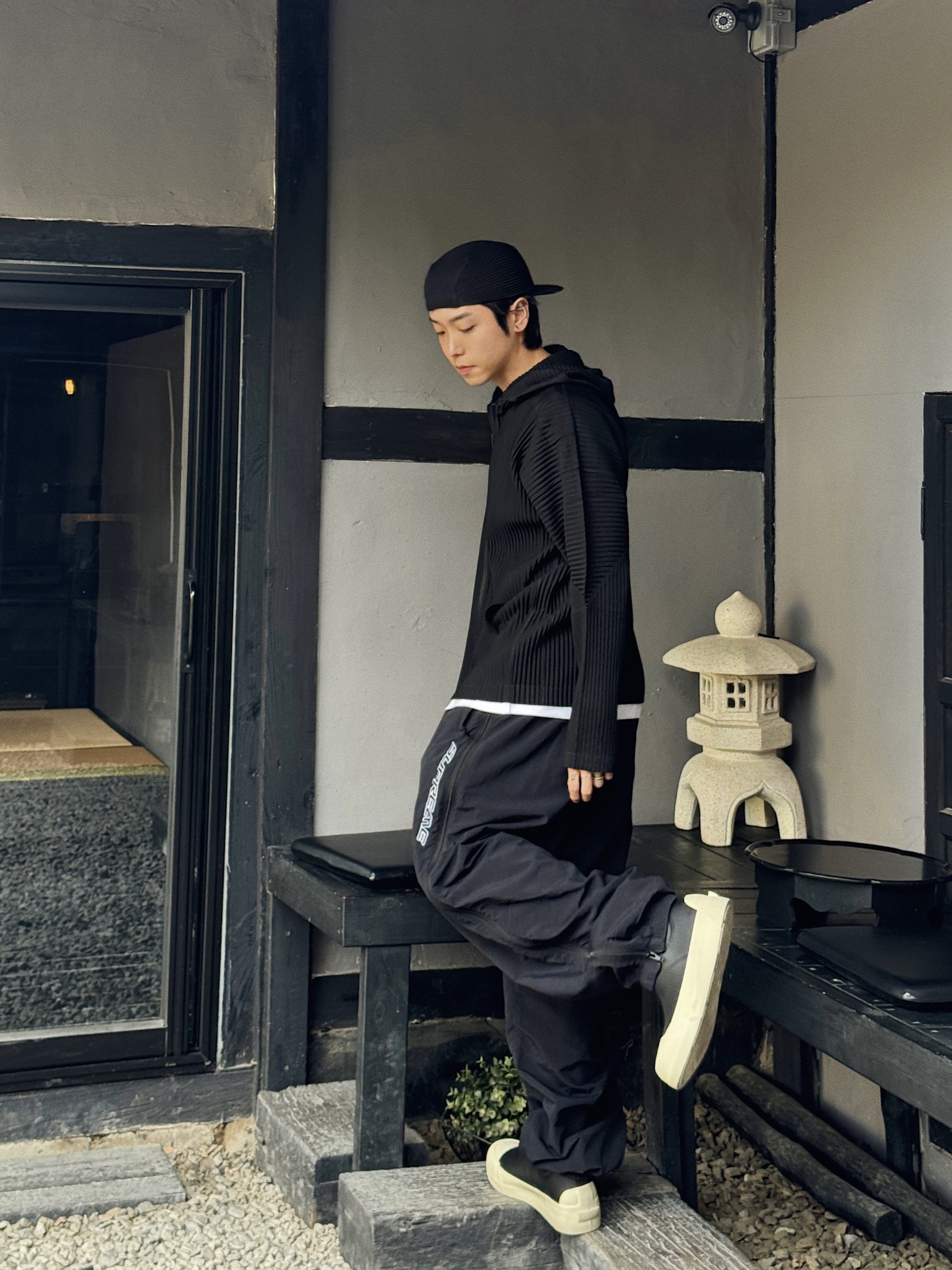 Homme Plisse Issey Miyake MC August Hoodie Black, Supreme Warm Up Pant Black - 24FW 착용 스타일 - 1