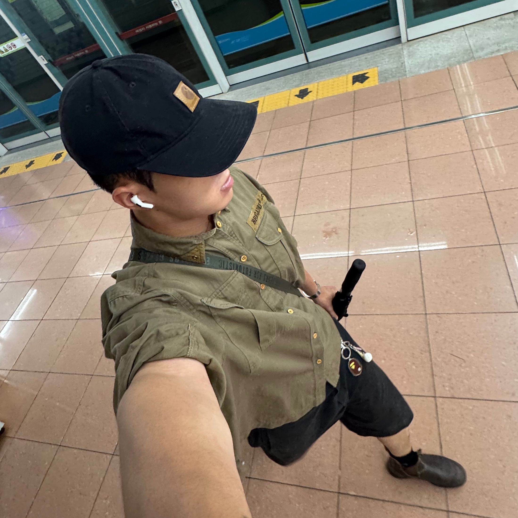 Blundstone Original 500 Chelsea Boots Stout Brown, Carhartt Canvas Cap Black 착용 스타일