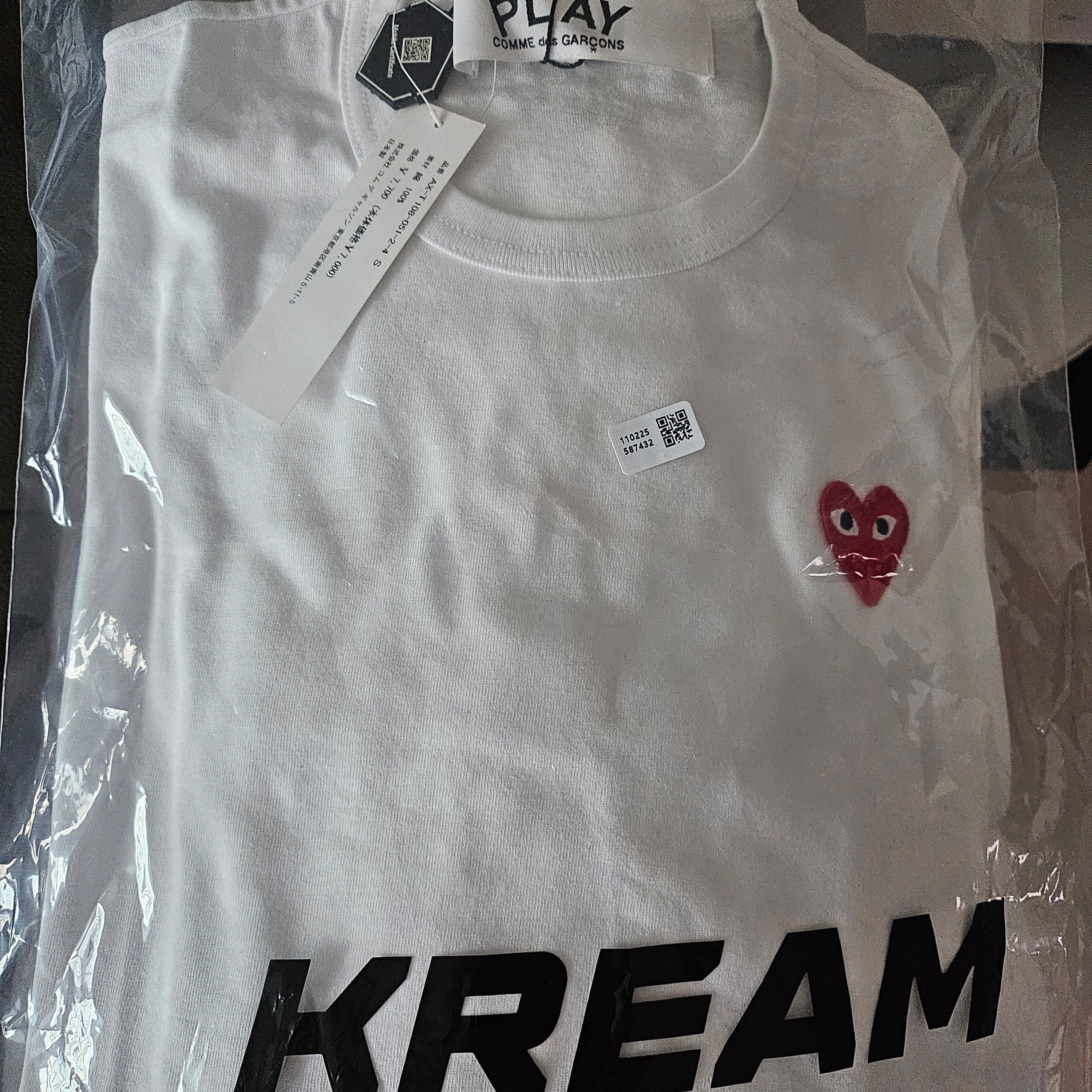 Play Comme des Garcons Red Heart T-Shirt White 착용 스타일