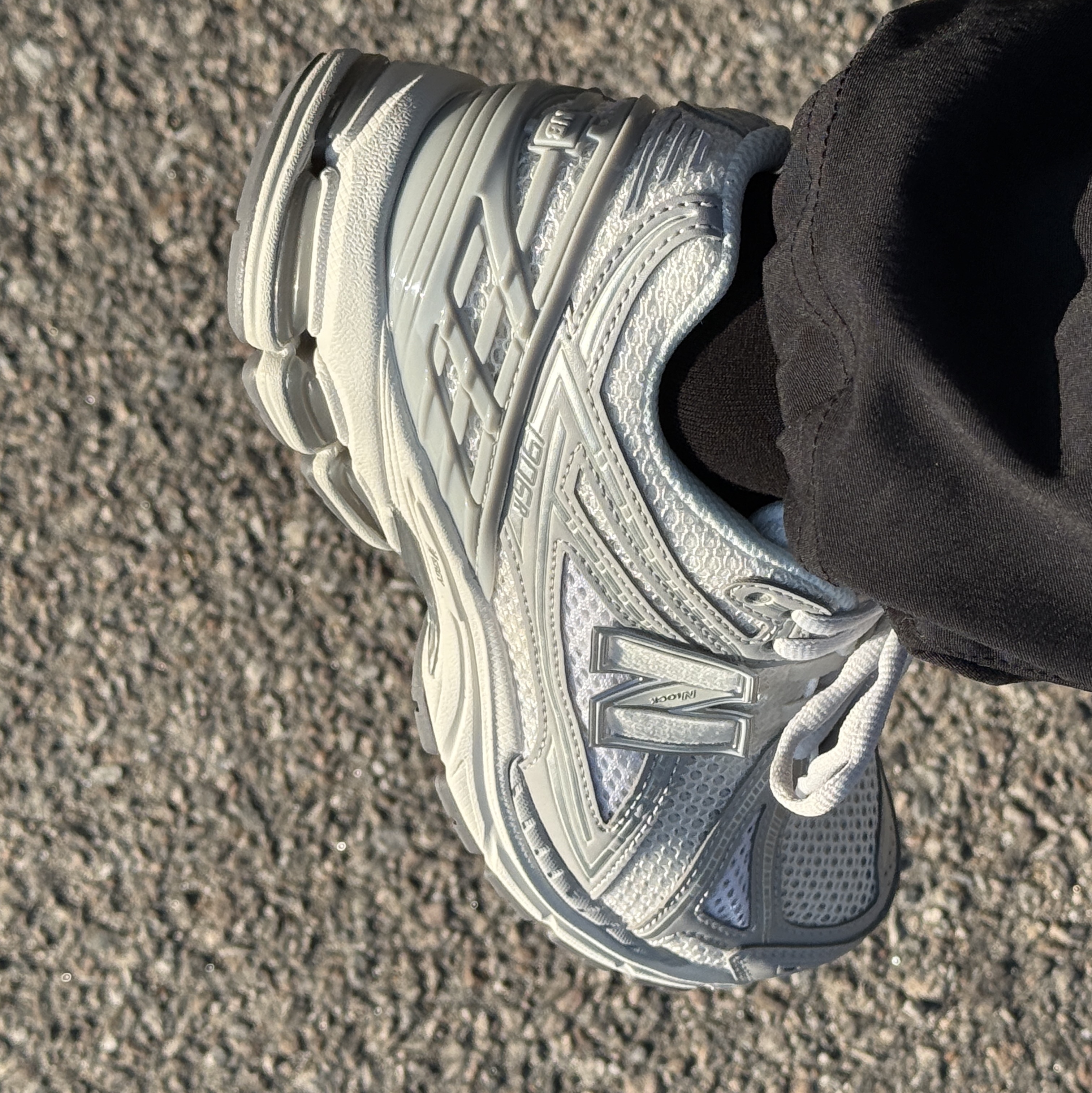 New Balance 1906R White Silver 착용 스타일