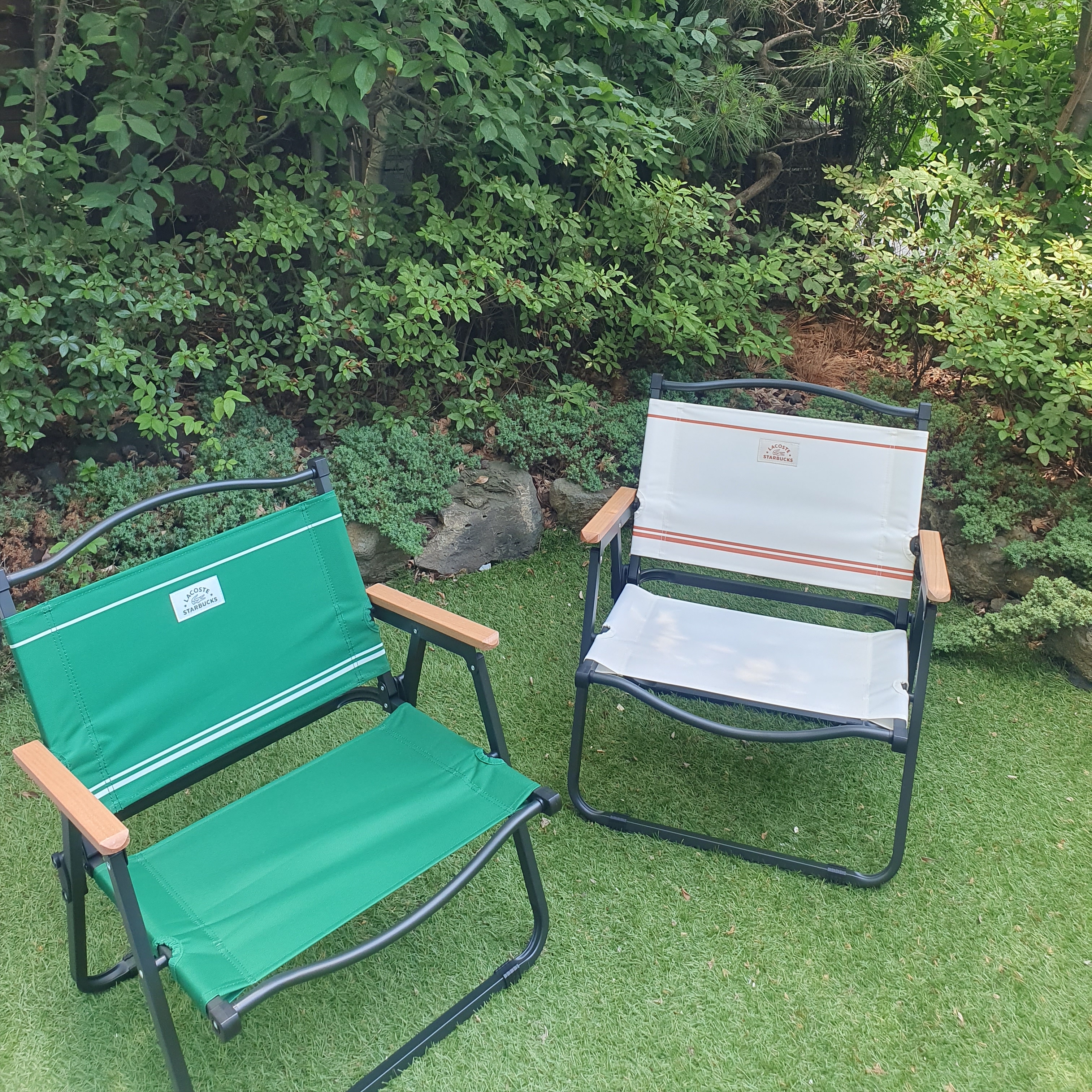 Starbucks x Lacoste Wide Folding Chair Green 착용 스타일