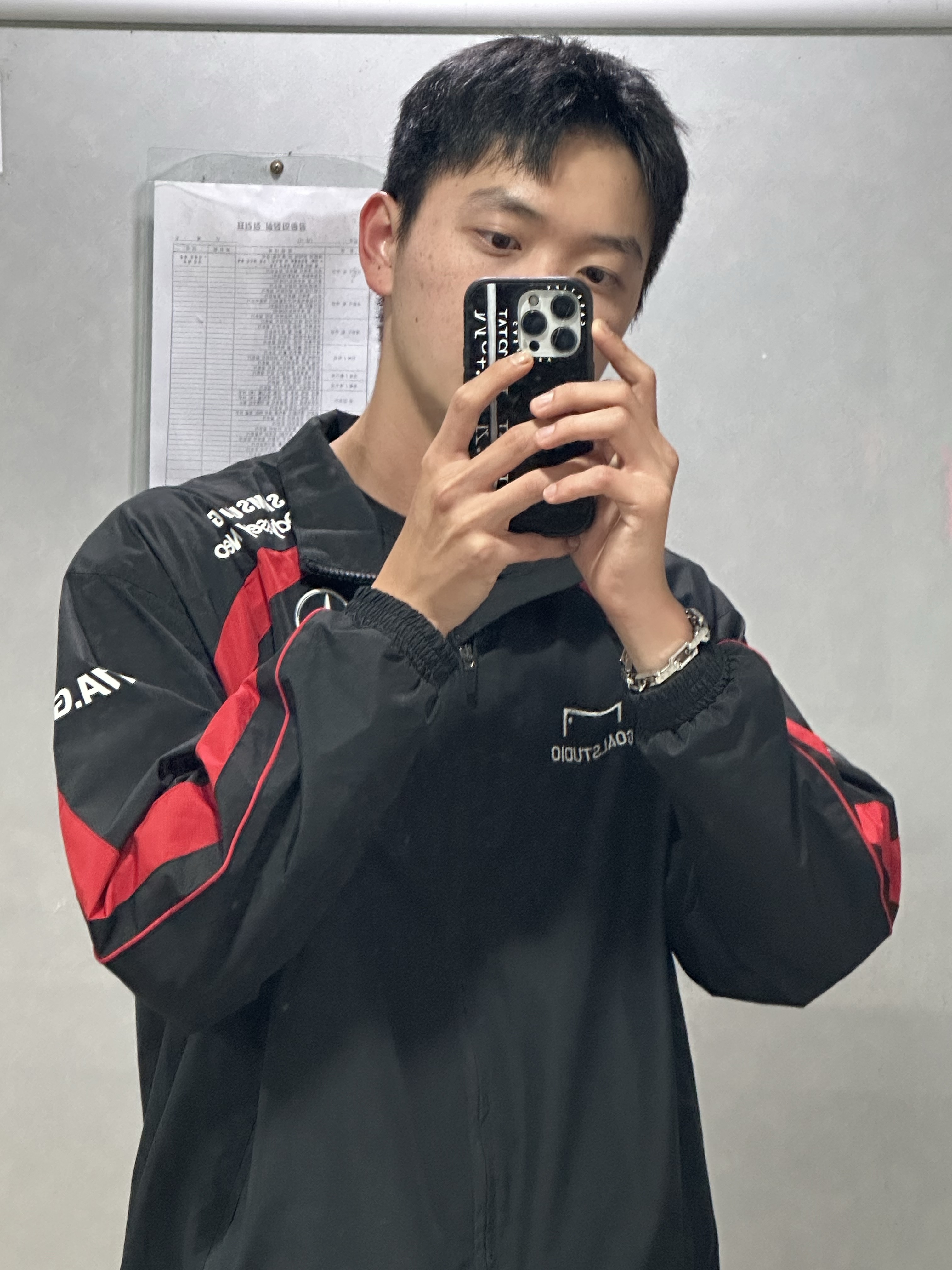 T1 2024 Spring LCK Uniform Jacket Black (Non Marking Ver.), Casetify x Matin Kim iPhone Black Logo Magsafe Impact Case Matte Black 착용 스타일