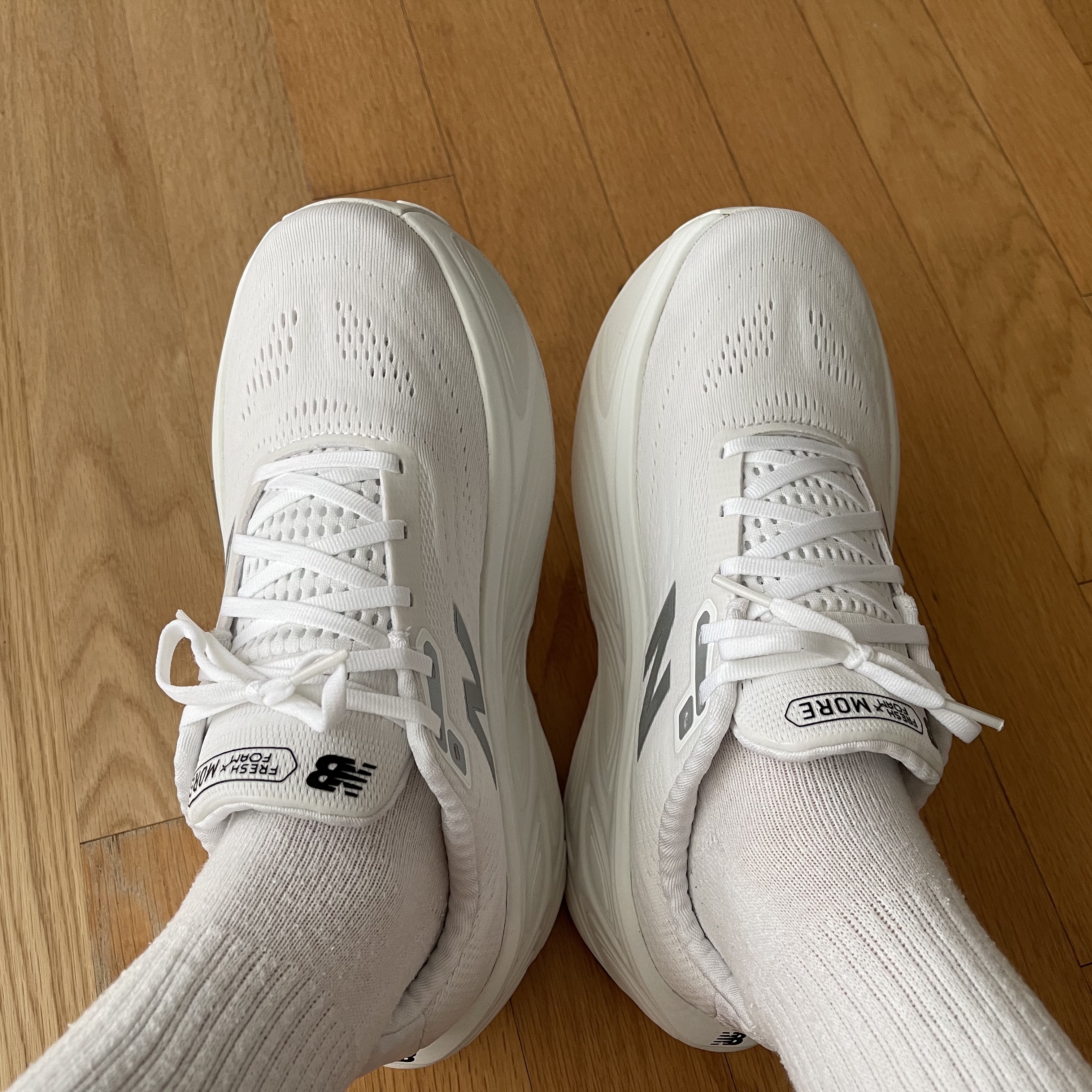 New Balance Fresh Foam X More v5 White - D Standard 착용 스타일