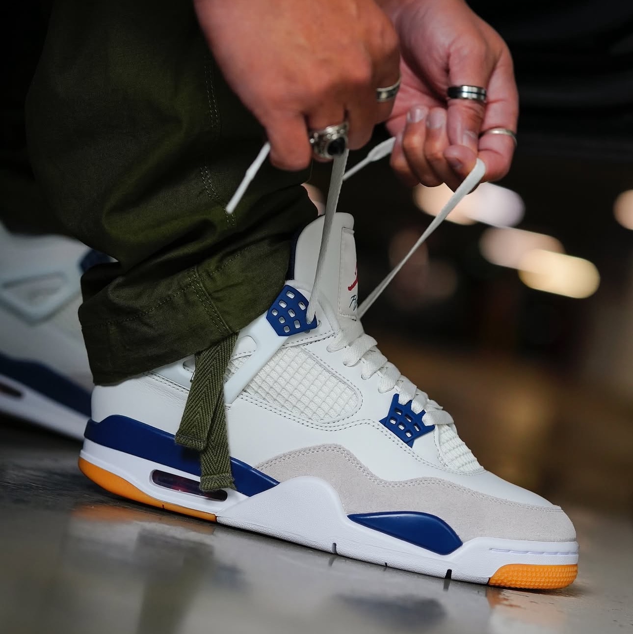 Jordan 4 x Nike SB Retro SP Navy 착용 스타일 - 4