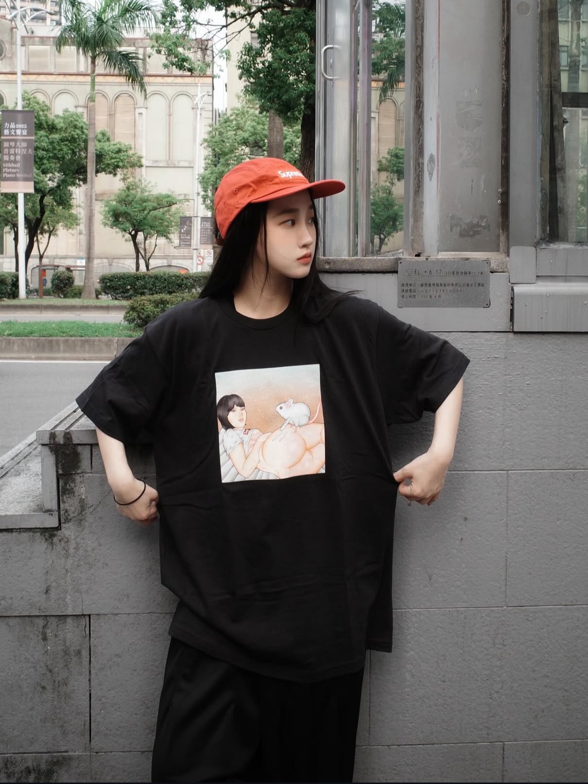 Supreme Max B T-Shirt White - 25SS, Supreme Announcing T-Shirt White - 25SS 착용 스타일 - 5