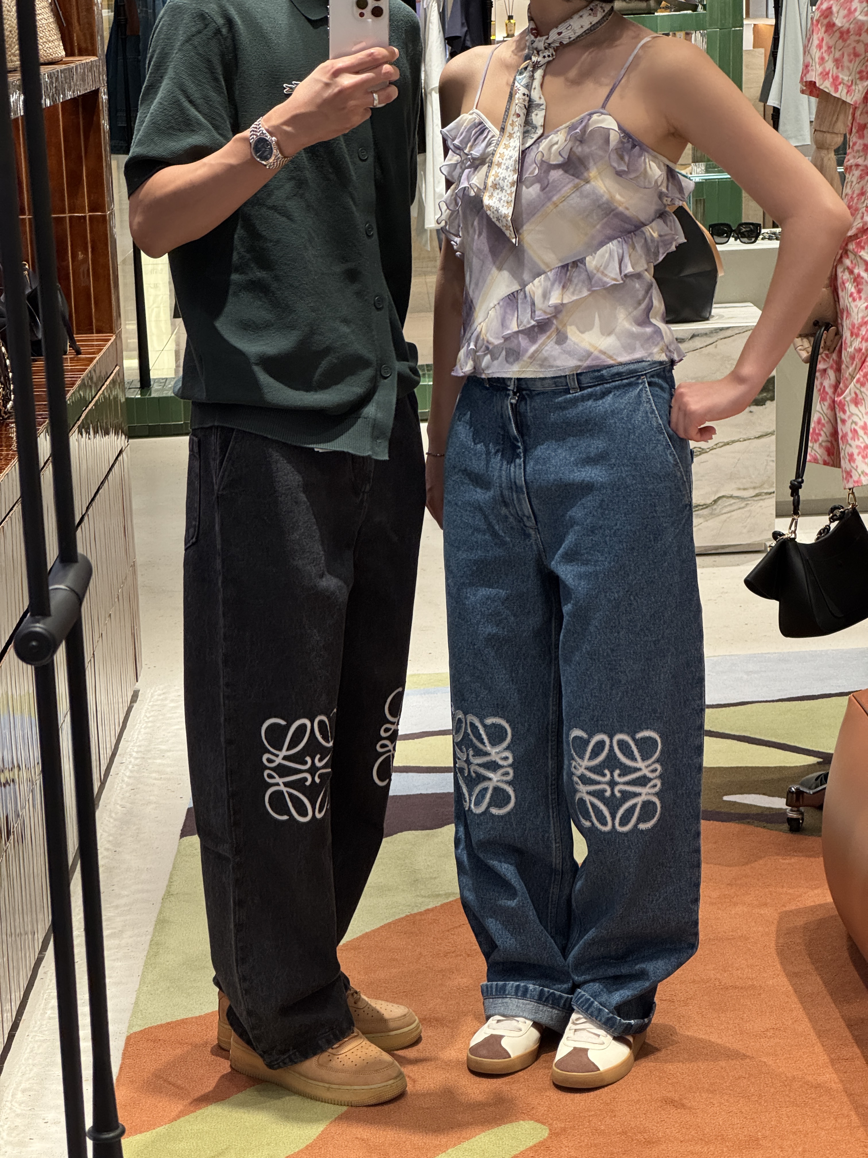 (W) Loewe Anagram Baggy Jeans in Denim Black, (W) Loewe Anagram Baggy Denim Jeans Blue 착용 스타일