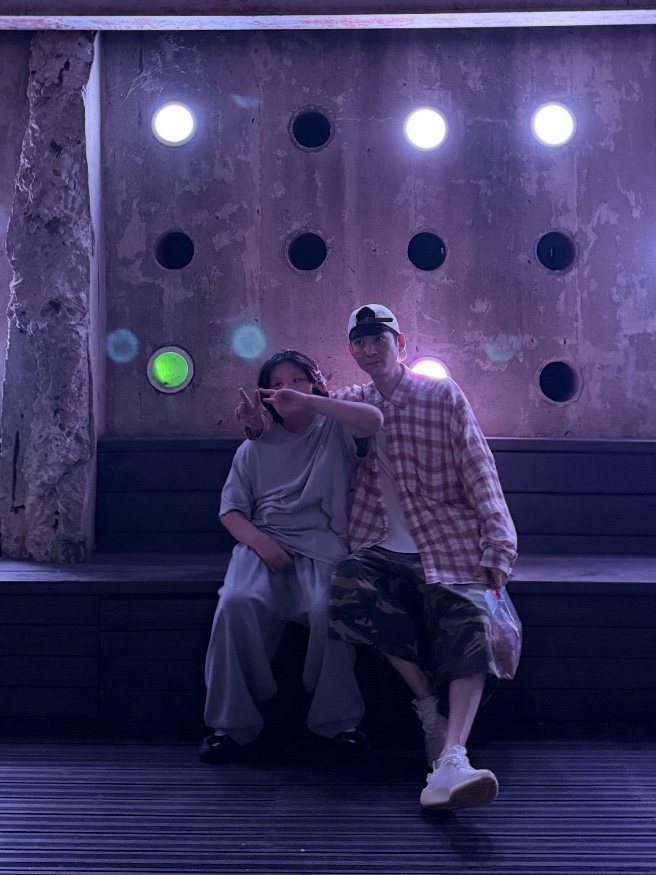 Adidas Yeezy Boost 350 V2 Bone, SLOW RECORD HOUSE Carpenter Bermuda Wide Camo Pants Vintage Green 착용 스타일 - 7