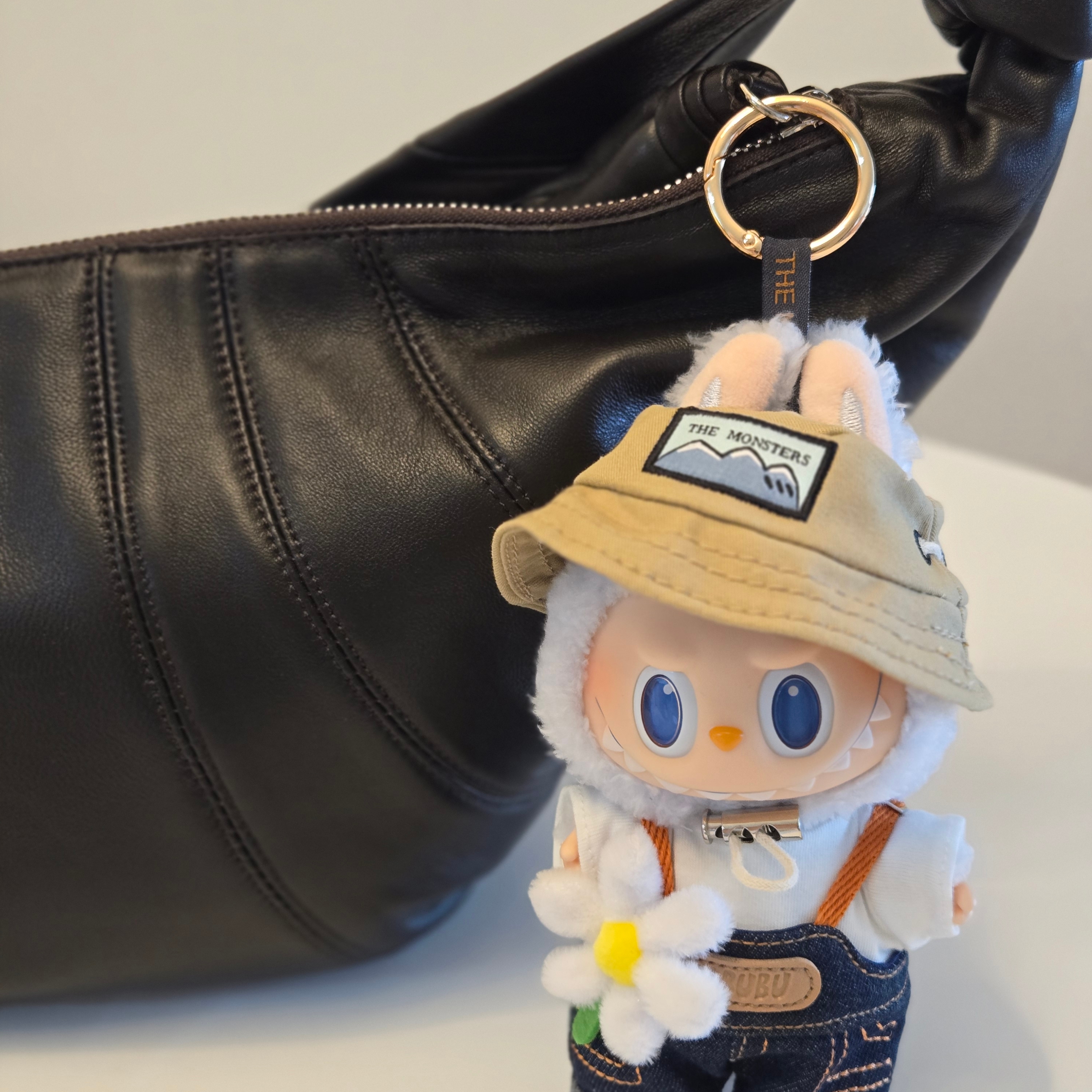 Pop Mart Fall In Wild Labubu Series Toy Keyring 착용 스타일