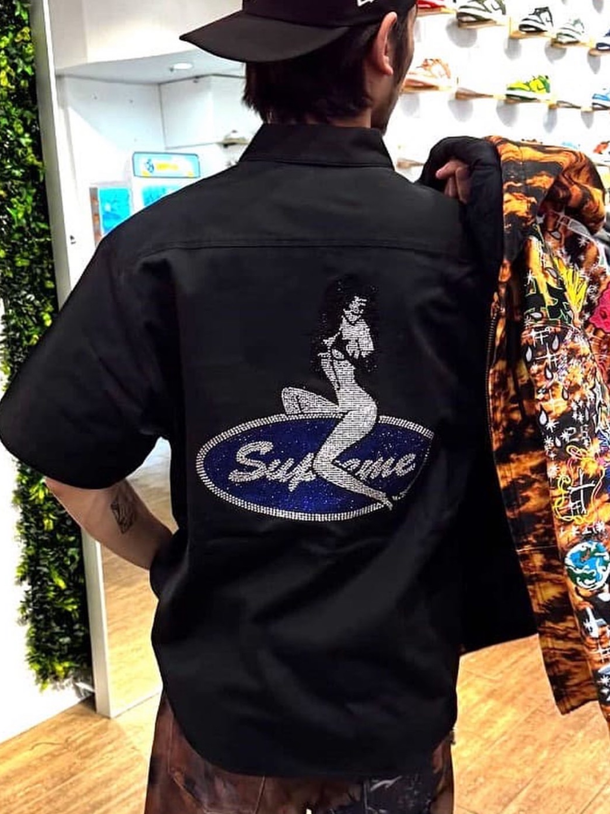 Supreme Rhinestone Pin Up S/S Work Shirt Black - 25SS, Supreme Rhinestone Pin Up S/S Work Shirt Work Green - 25SS 착용 스타일