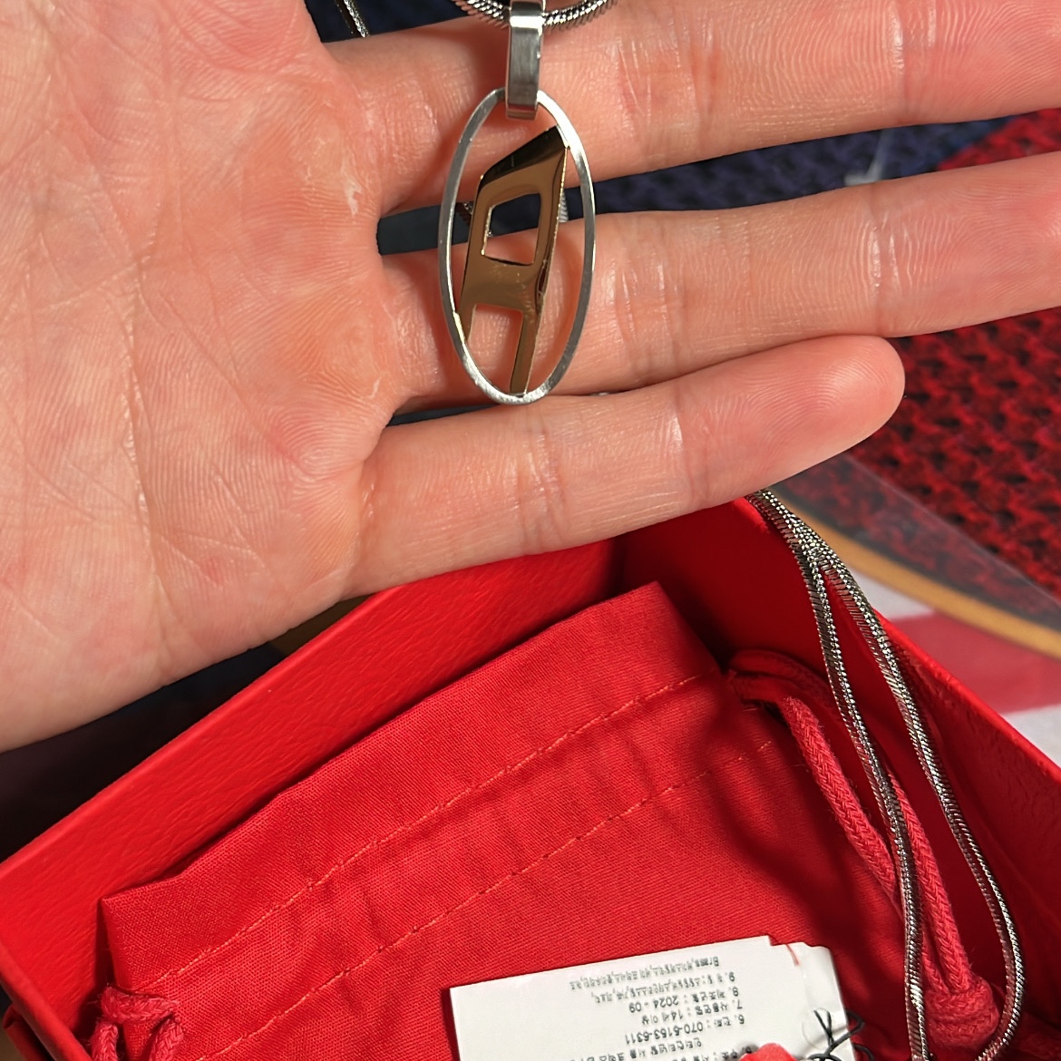 Diesel Dx1421 Two-Tone Stainless Steel Pendant Necklace Silver 착용 스타일