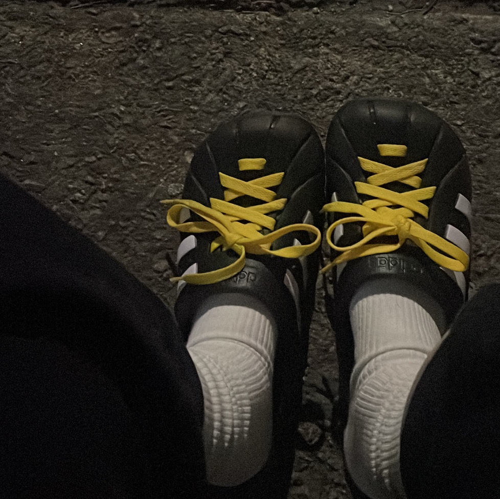 Adidas Adilette Clog Black White 착용 스타일