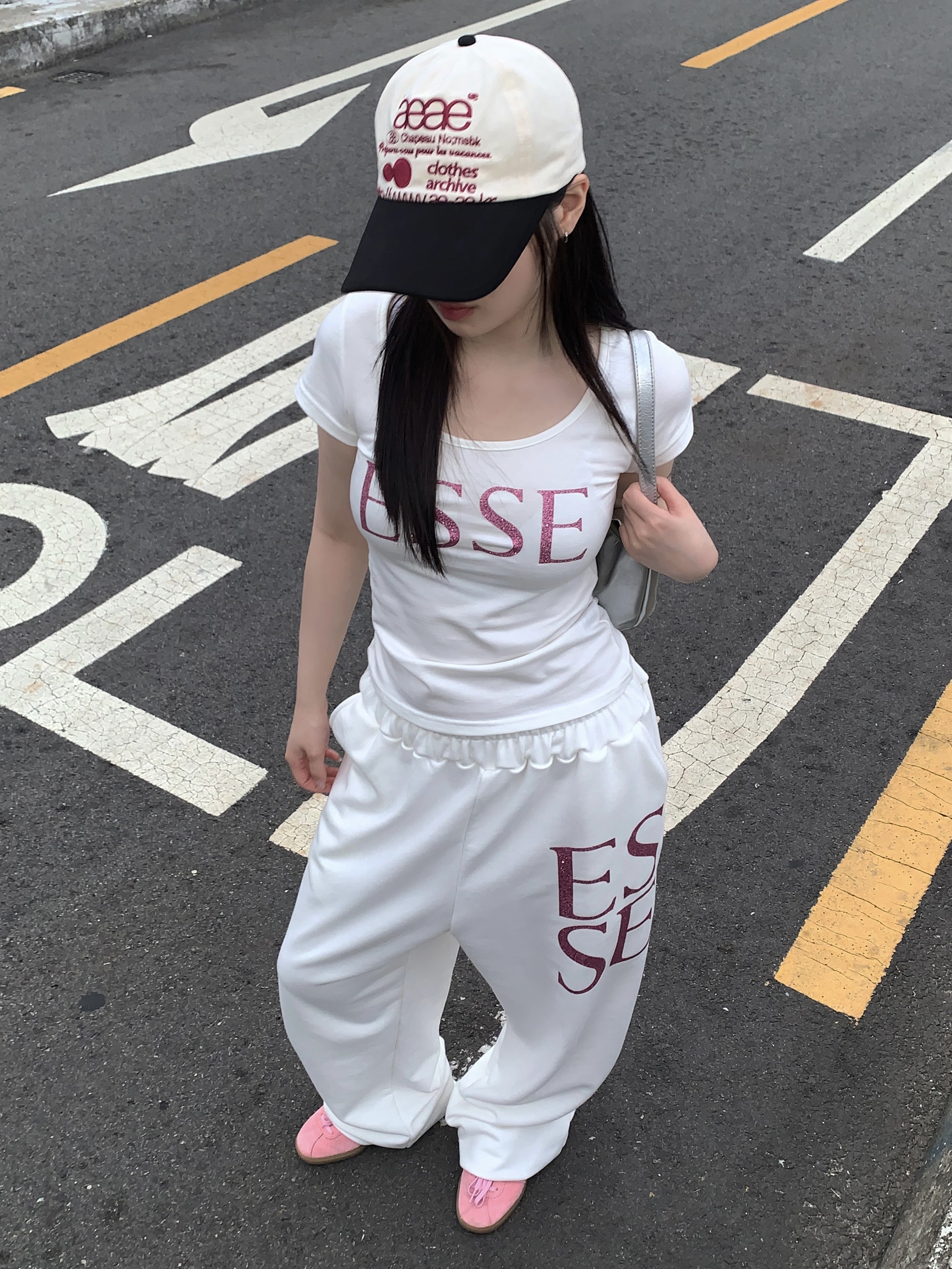Aeae Web Logo 5 Pannel Ball Cap Ecru Black 착용 스타일 - 3