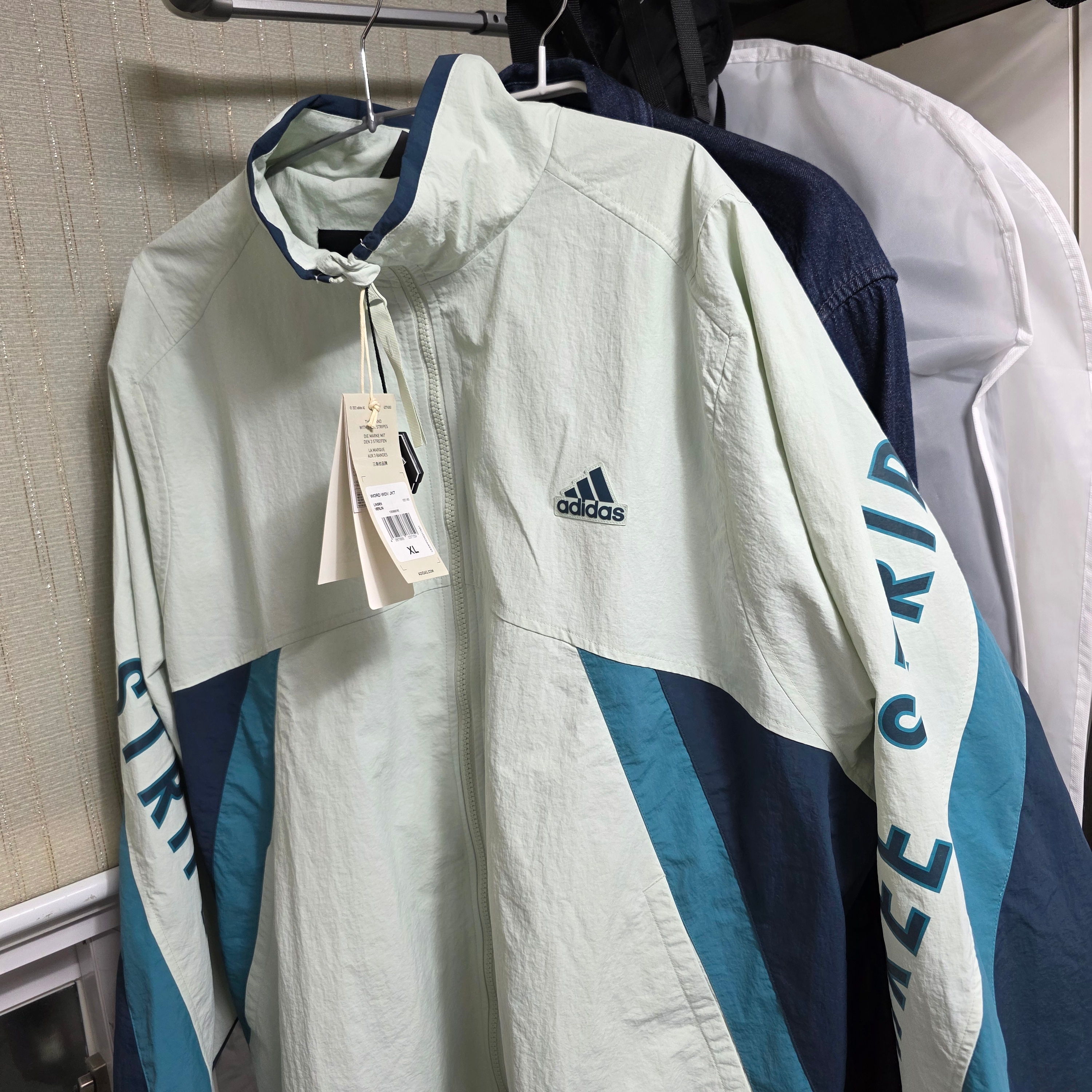 Adidas Worthing Oversized Fit Woven Full Zip Jacket Linen Green - KR Sizing 착용 스타일