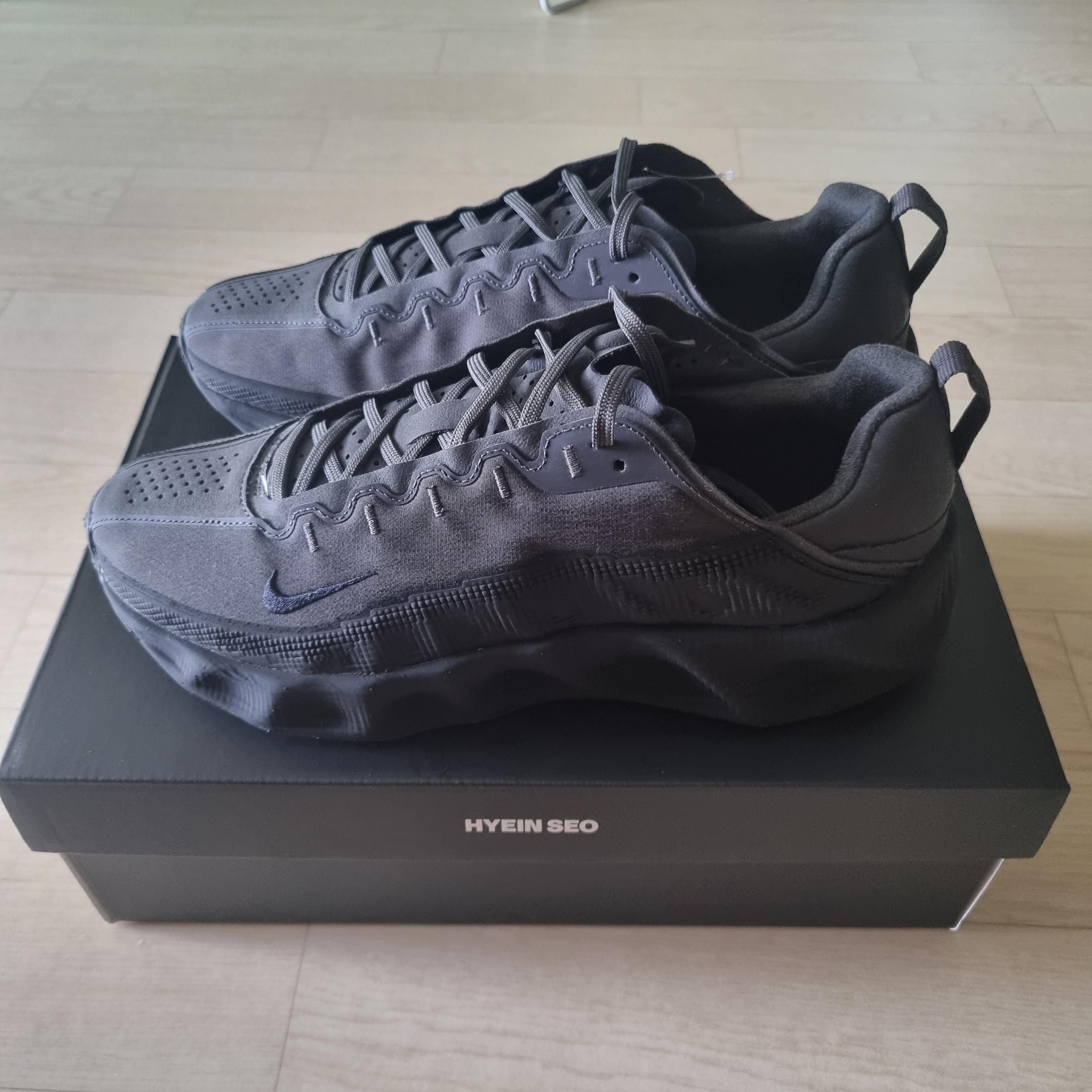 Nike x Hyein Seo Ava Rover Black 착용 스타일 - 1