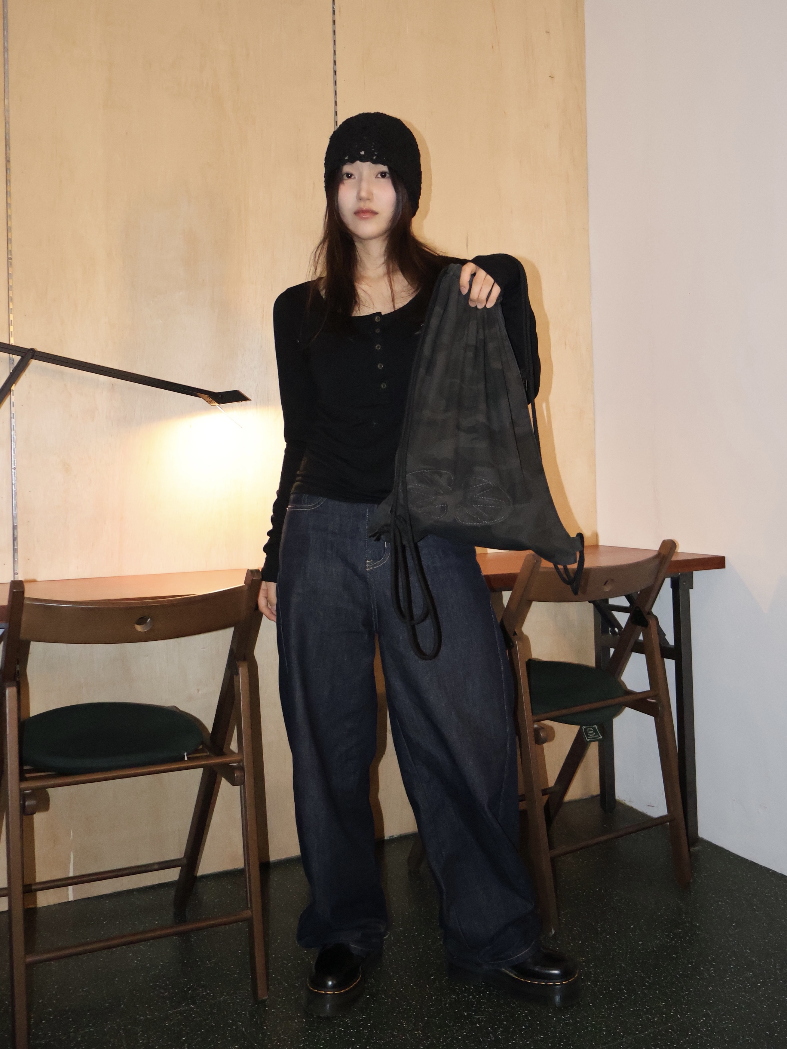 Dr. Martens Women 1461 Quad Black 착용 스타일 - 5