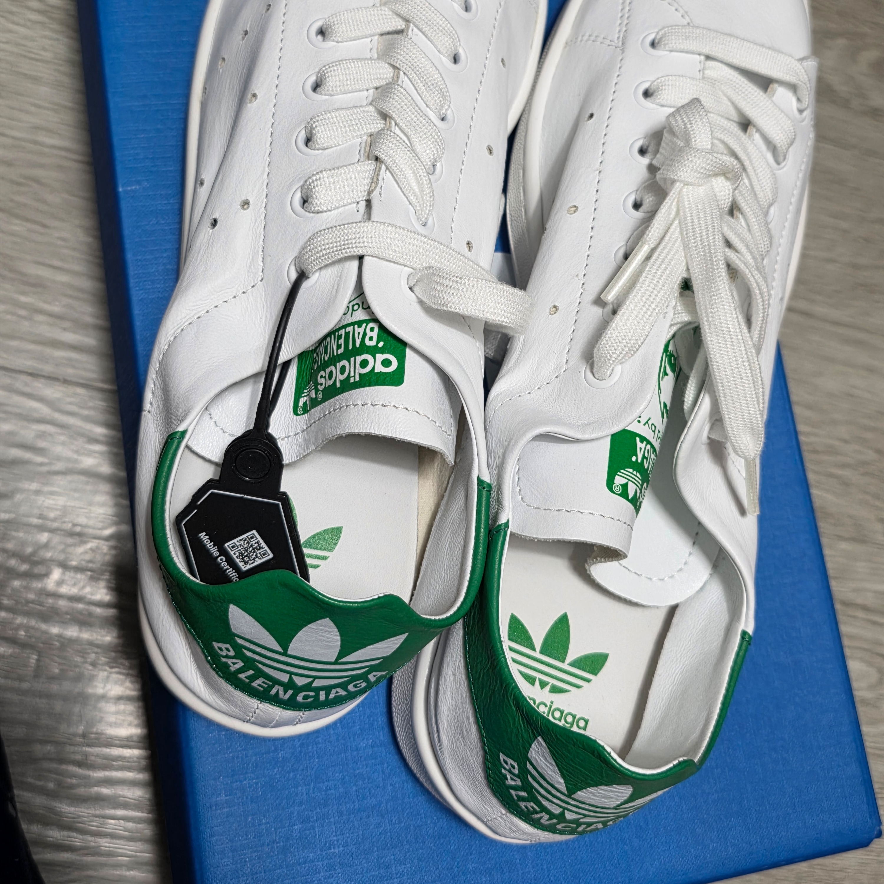 Balenciaga x Adidas Stan Smith Core White Green 착용 스타일 - 3