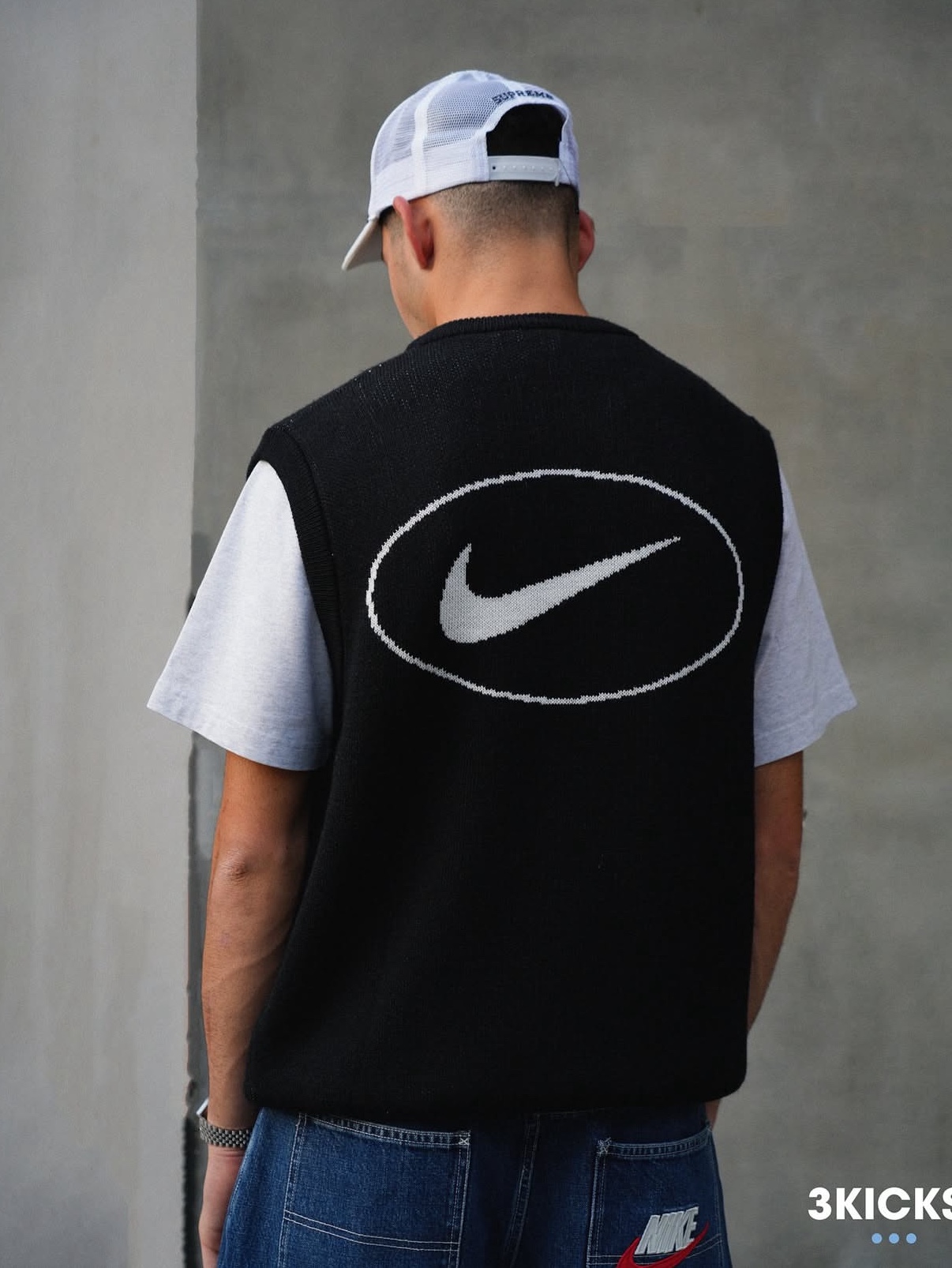 Supreme x Nike Sweater Vest Black - 25SS 착용 스타일 - 1