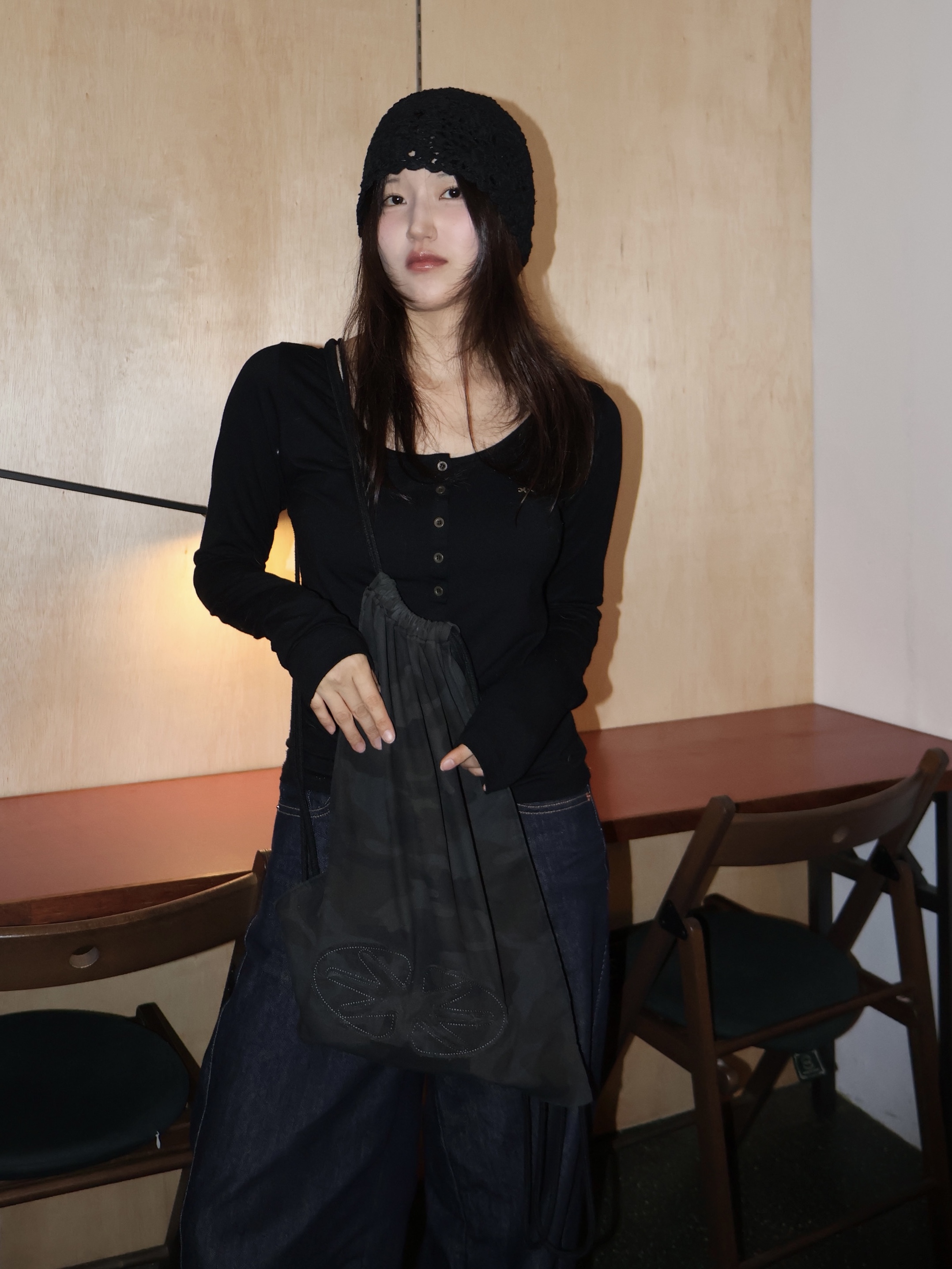 Dr. Martens Women 1461 Quad Black 착용 스타일 - 4