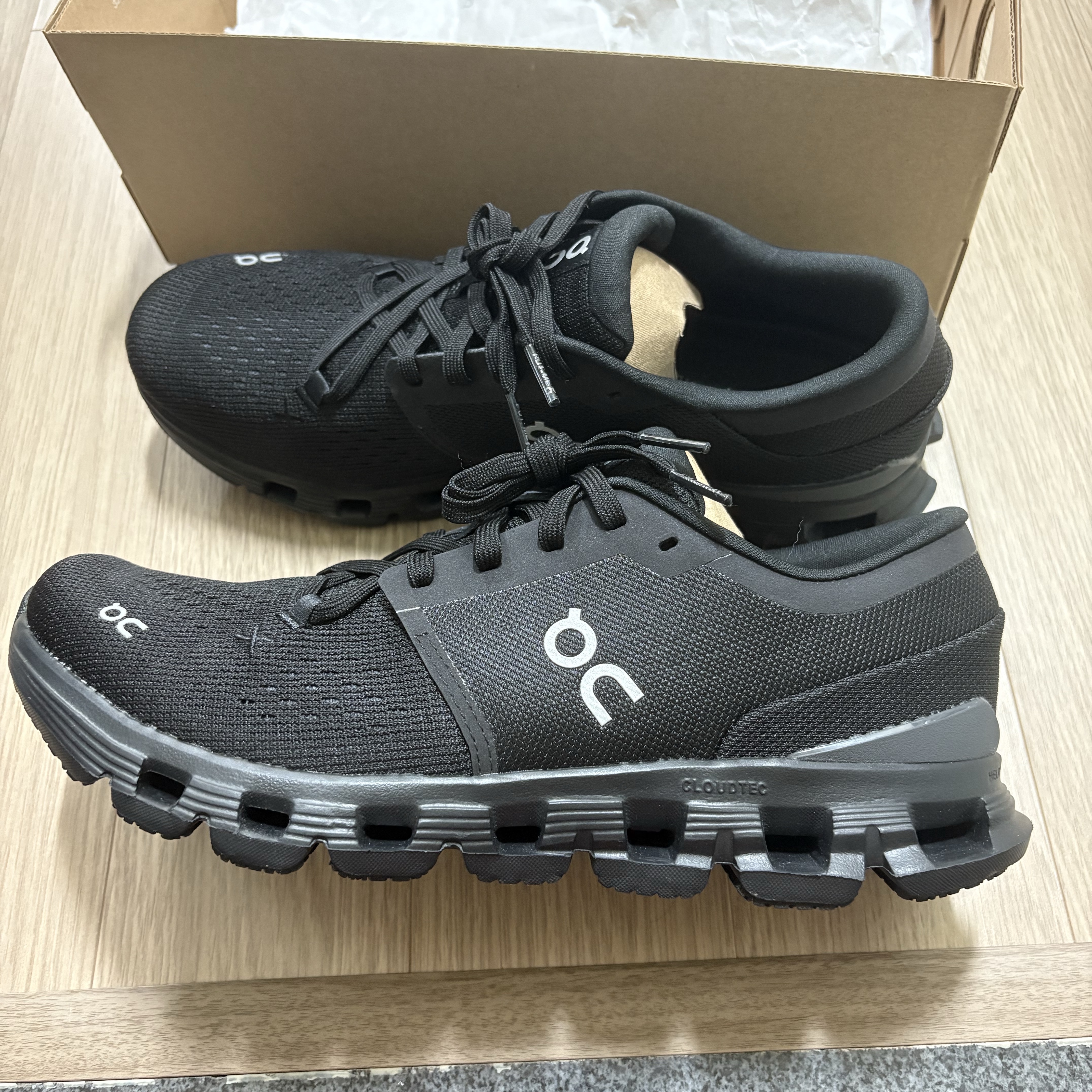 On Running Cloud X 4 Black Eclipse 착용 스타일
