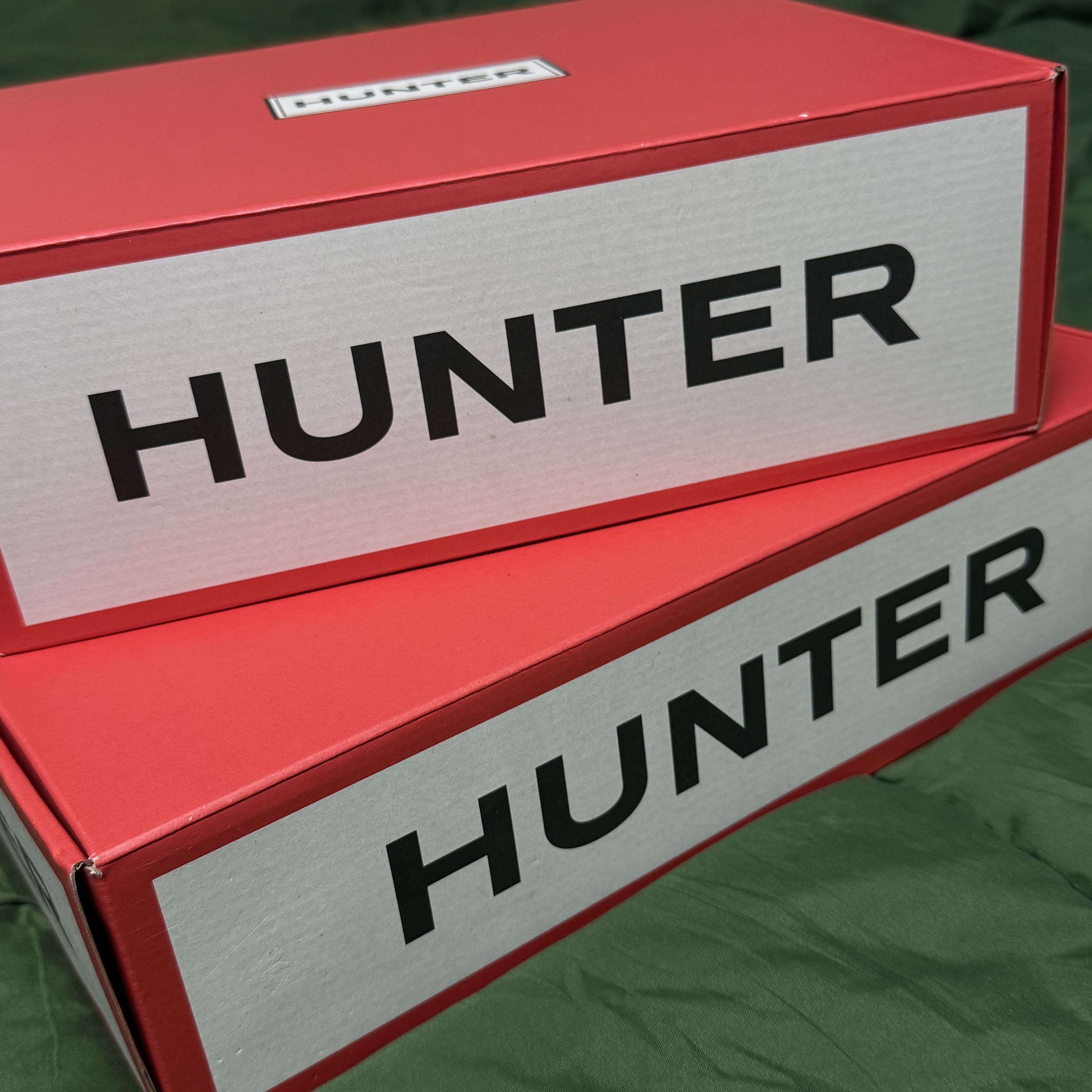(W) Hunter Play Tall Wellington Rain Boots Black, Hunter Play Short Wellington Boots Black 착용 스타일 - 1