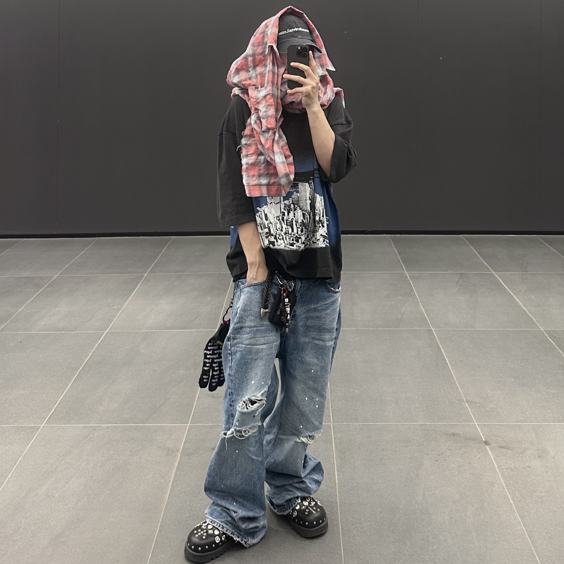 Toga Virilis AJ1066 Mules Leather Black, Farfromwhat Far Vintage Washed Jeans Blue 착용 스타일 - 1