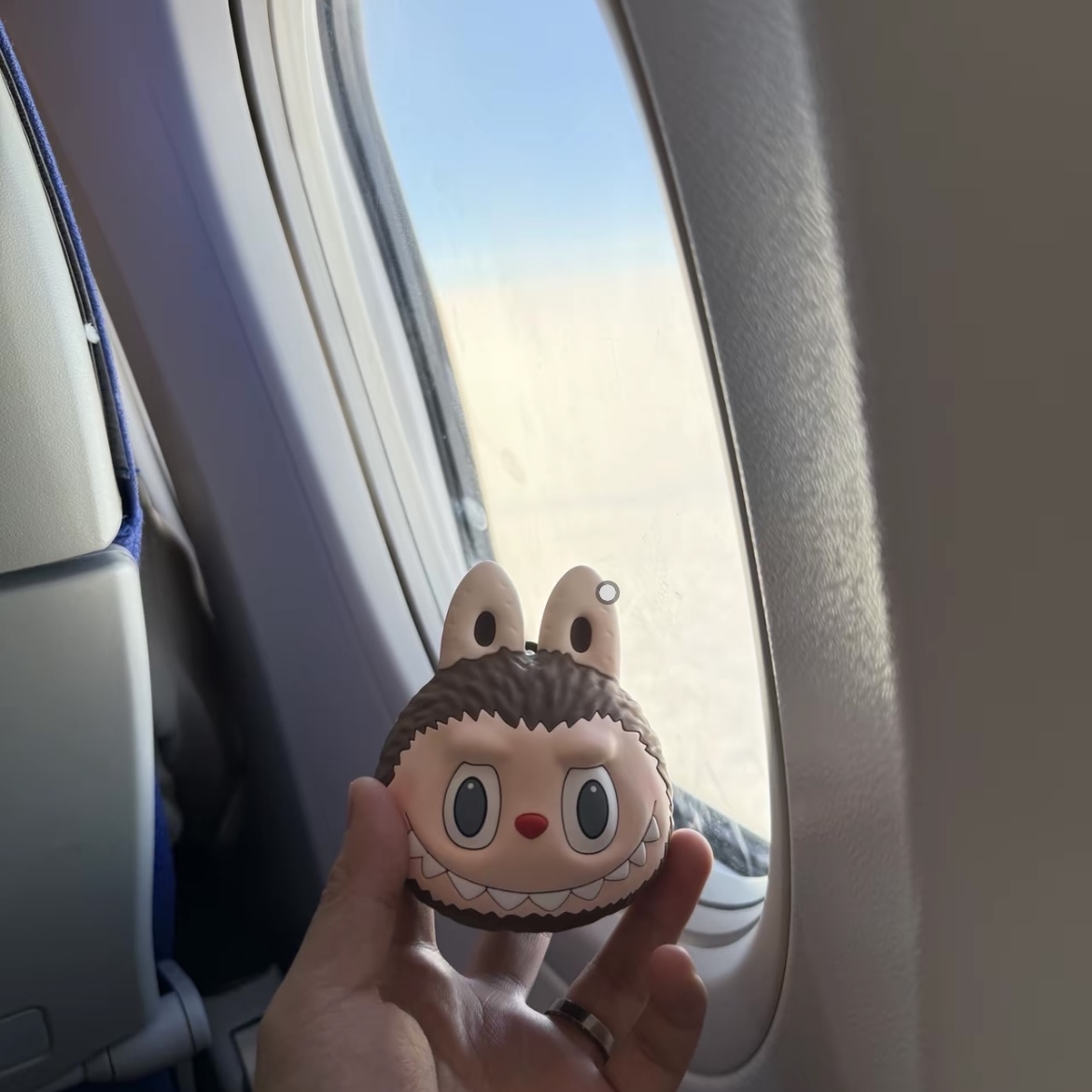 Pop Mart Labubu Original Silicone Earphone Bag Brown, Pop Mart Labubu The Monsters Highlight Series Sealed Case (6 Blind Boxes) 착용 스타일 - 2