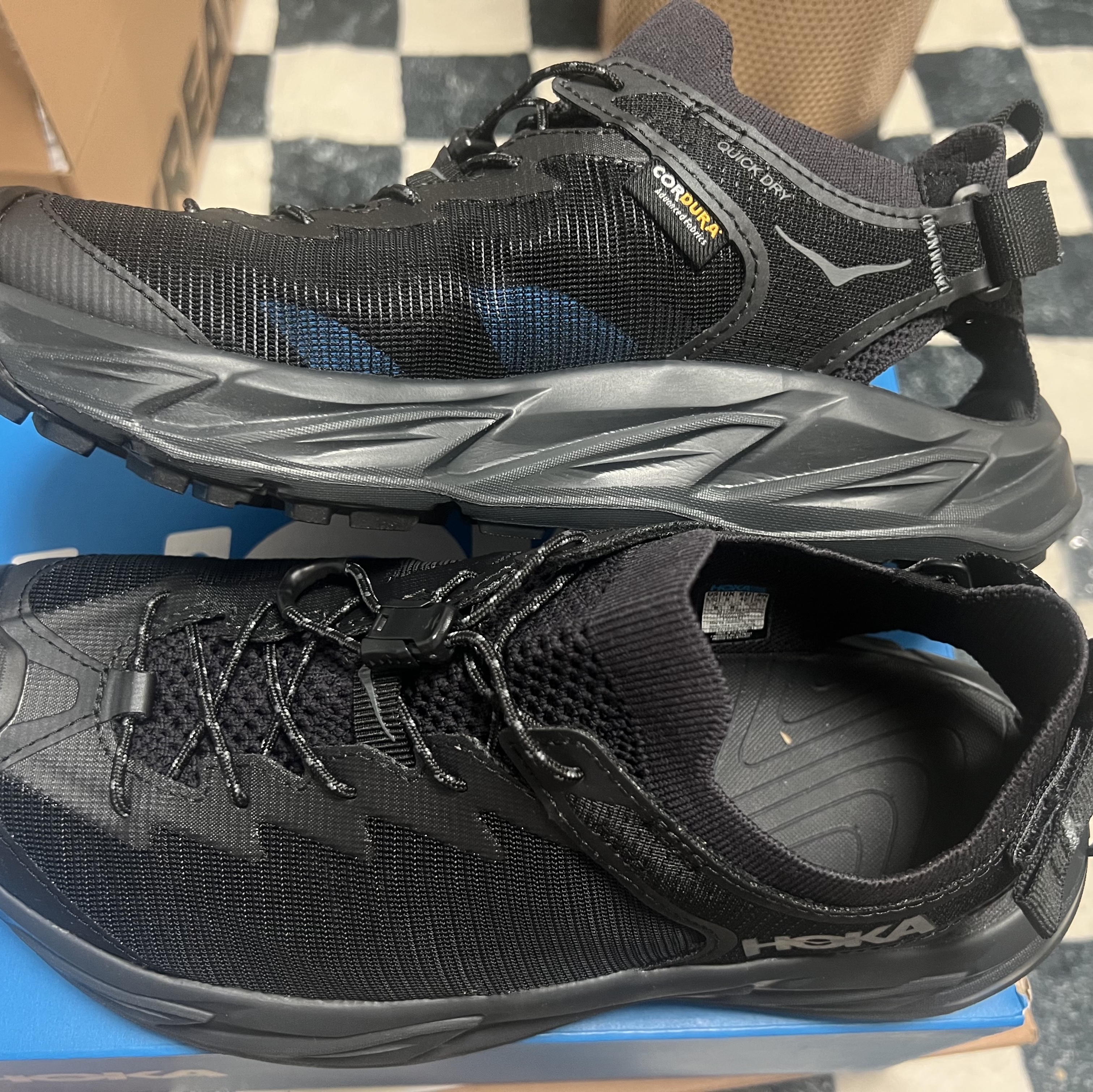 Hoka Hopara 2 Black 착용 스타일 - 1