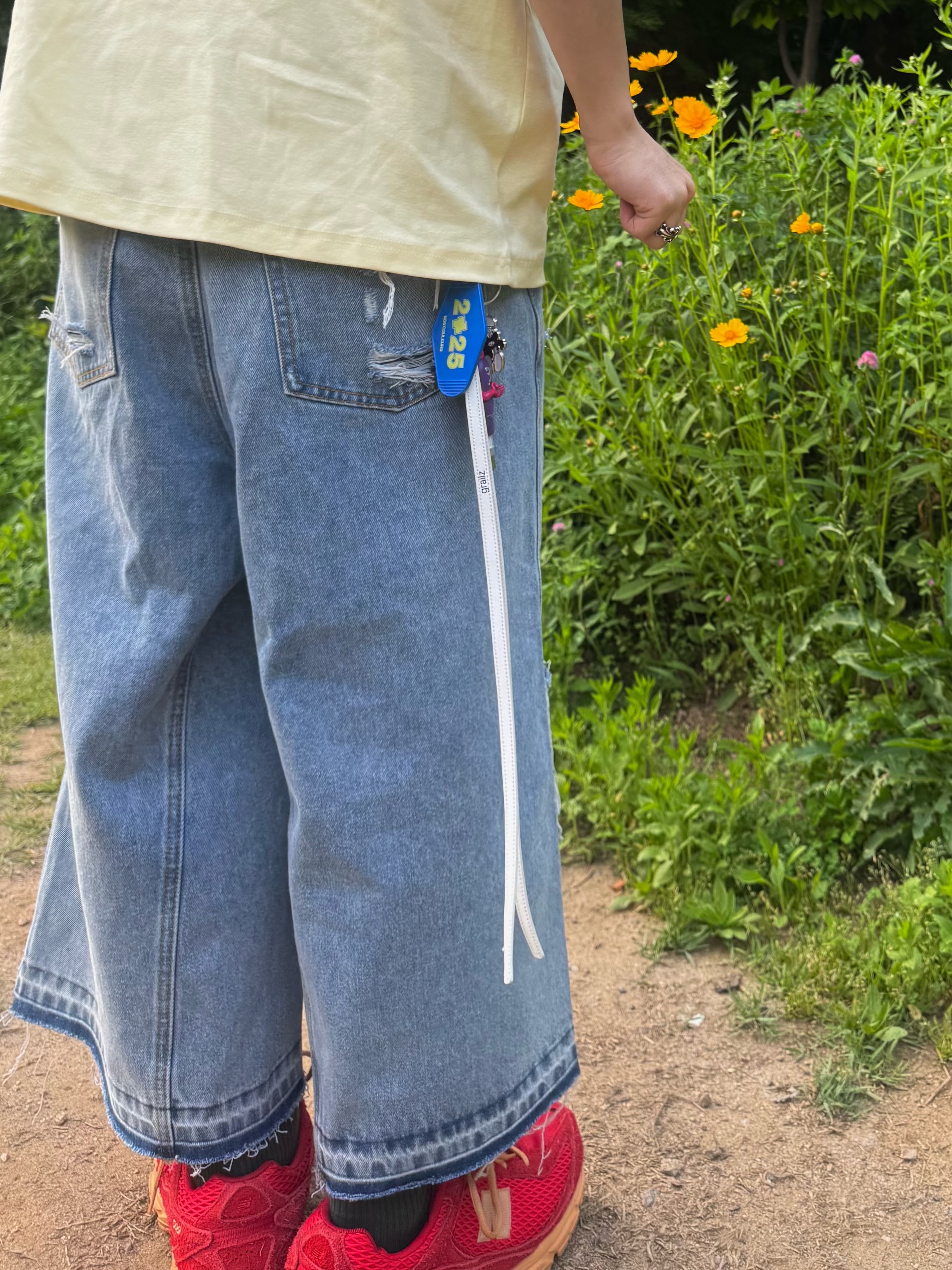 STU Sat Boys T-shirt Yellow, Sundayoffclub Layered Waist Denim Short Light Blue 착용 스타일 - 5
