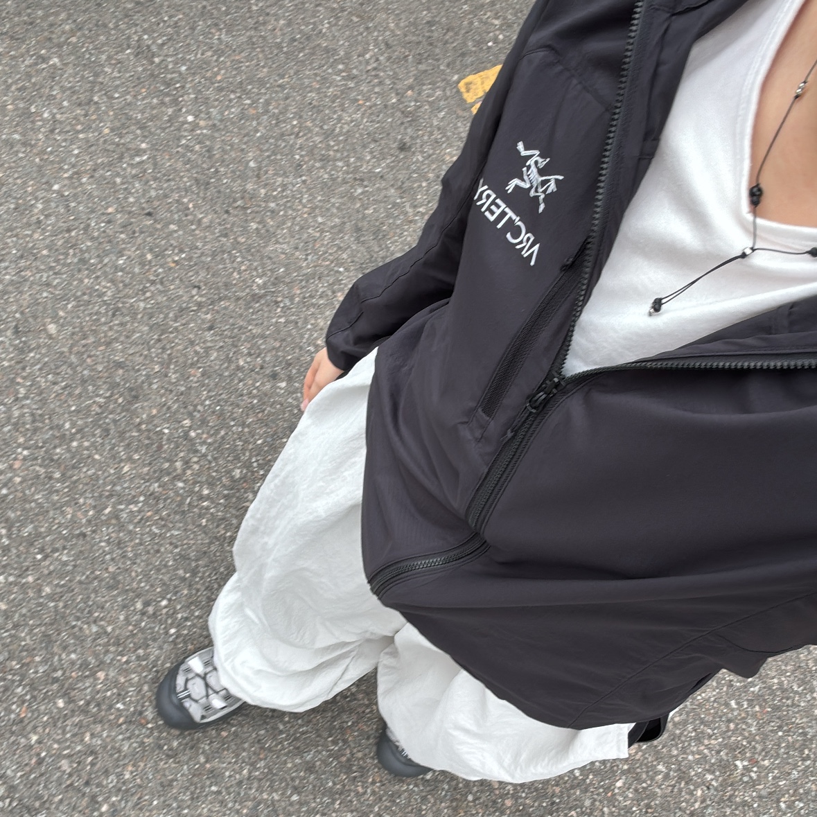 Arc'teryx Squamish Hoody Black, (W) Keen Newport H2 Grey Smoke Blue 착용 스타일