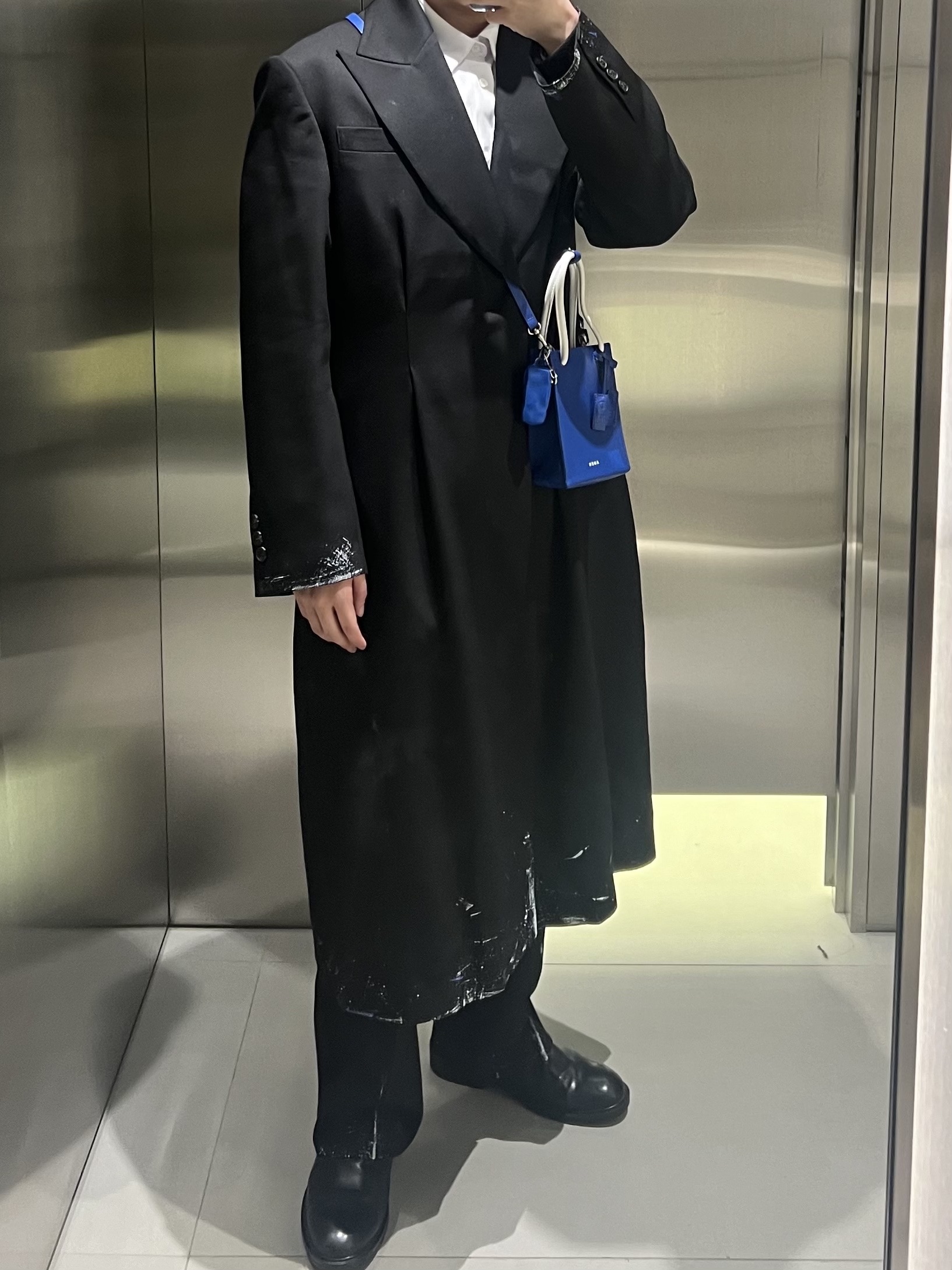 Ader Error Slope Coat Noir, Ader Error Small Shopper Bag Blue 착용 스타일