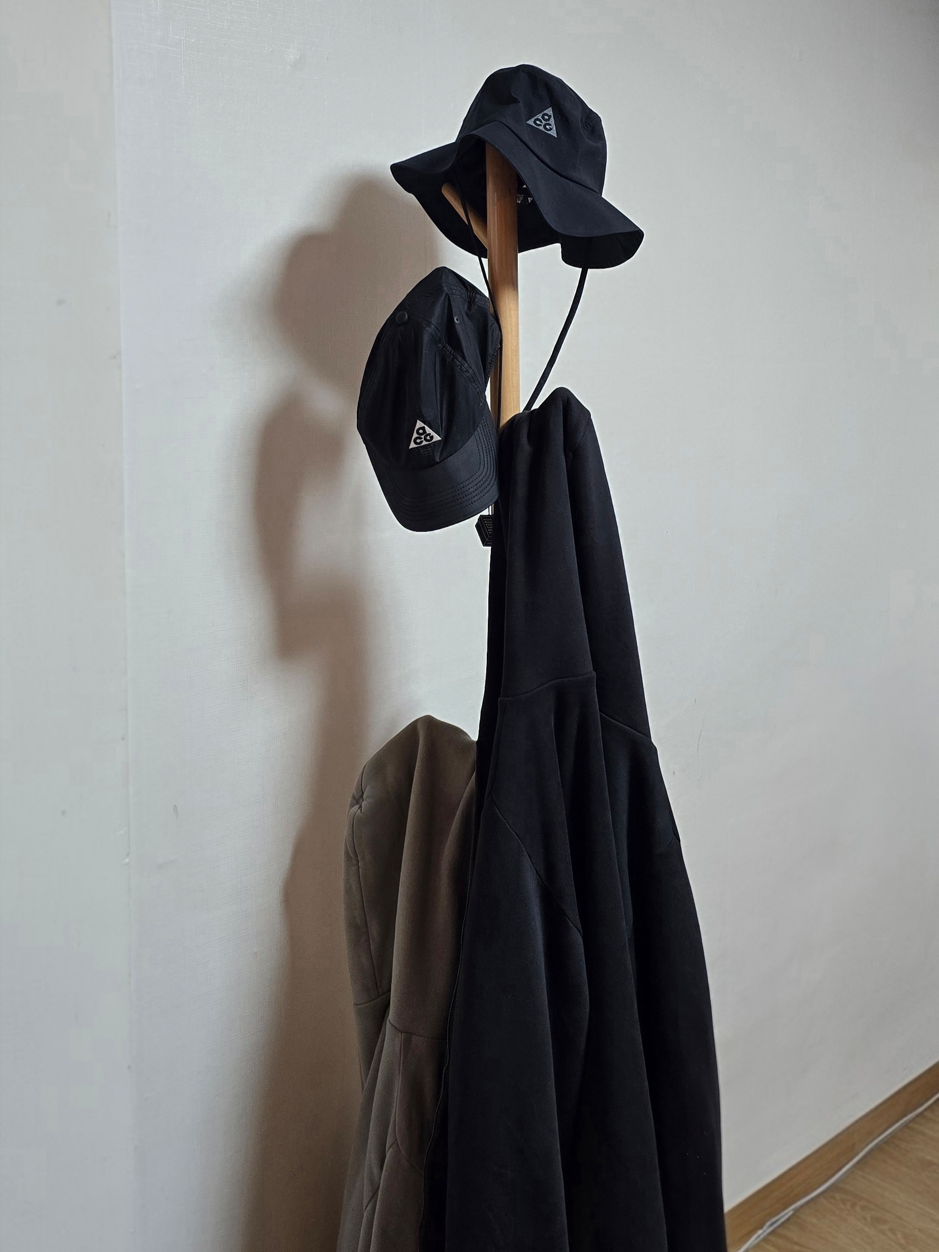 Yeezy YZY Zip-Up Hoodie Grey, Yeezy YZY Zip-Up Hoodie Black 착용 스타일