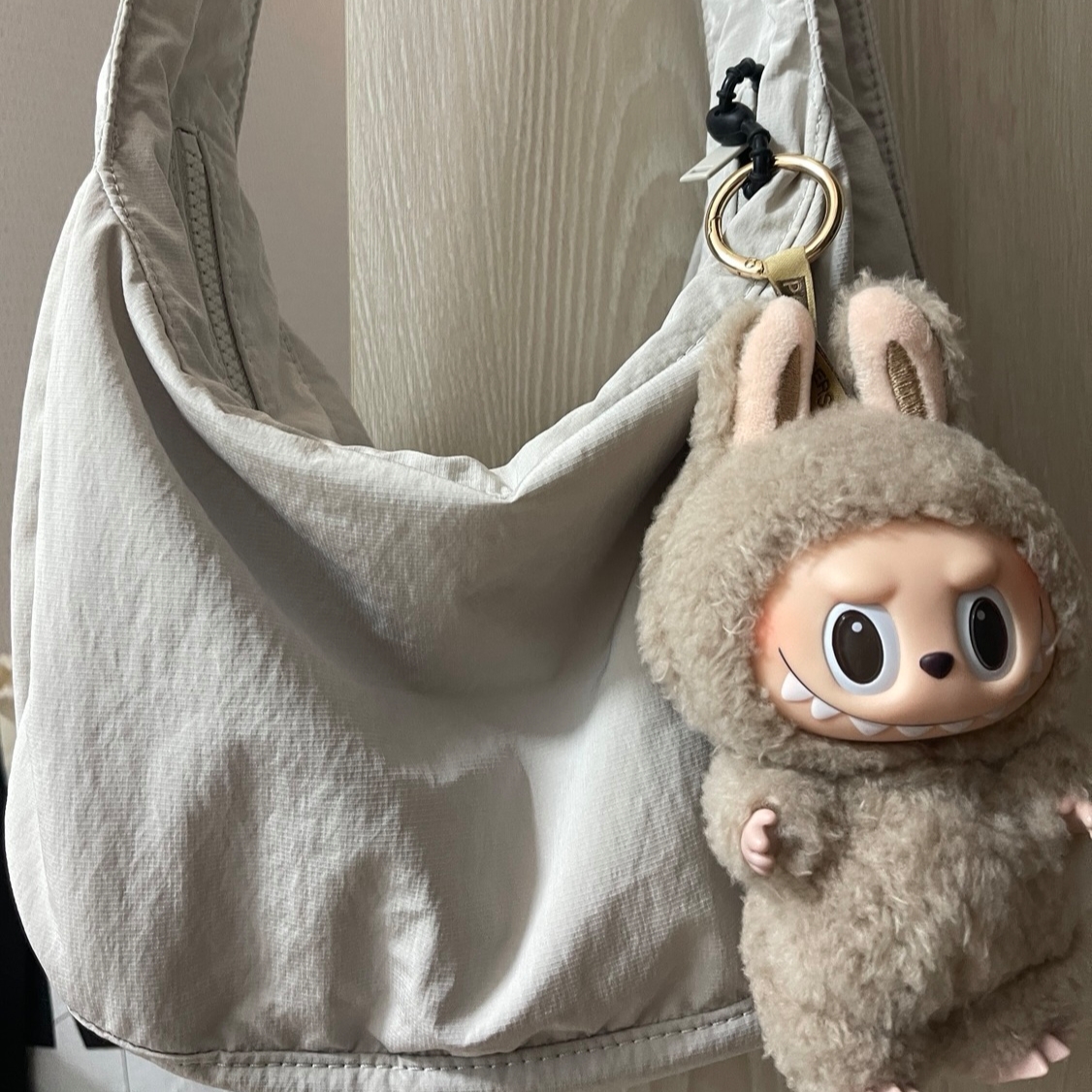 COS Nylon Crossbody Saddle Bag Light Grey Stone, Pop Mart The Monsters Labubu Tasty Macarons Series Sealed Case (6 Blind Boxes) 착용 스타일