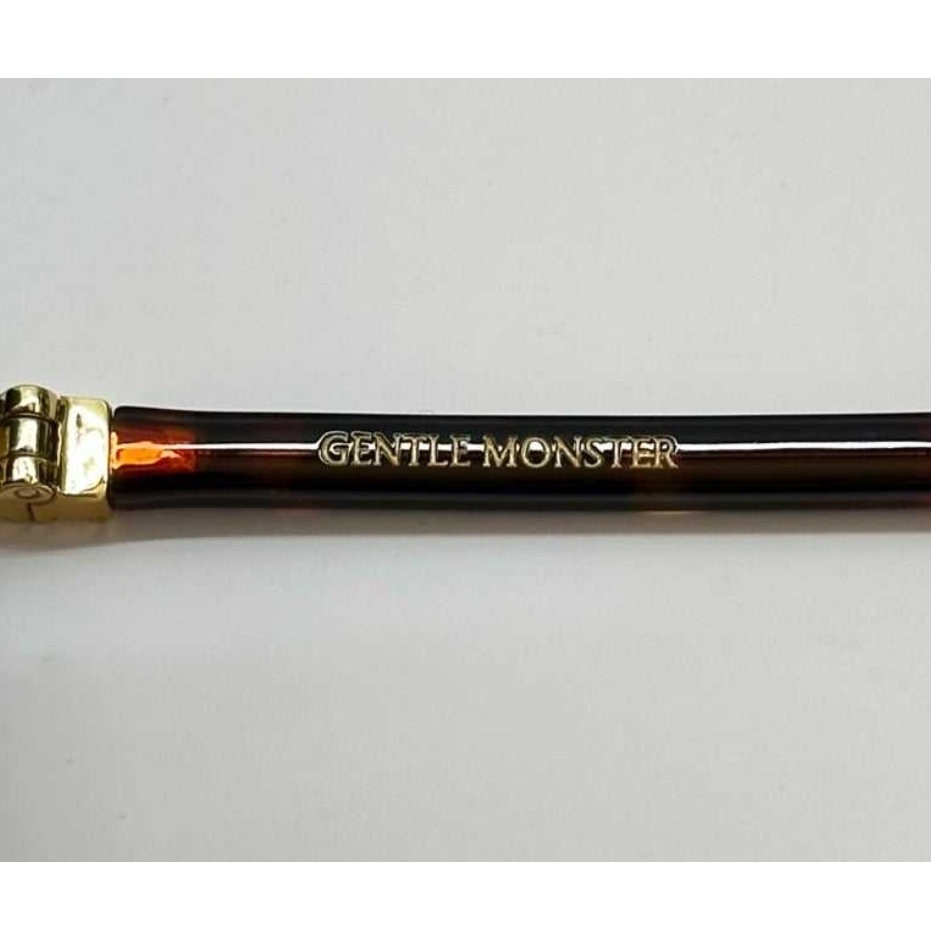Gentle Monster Takion 01 Black Clear 착용 스타일 - 9
