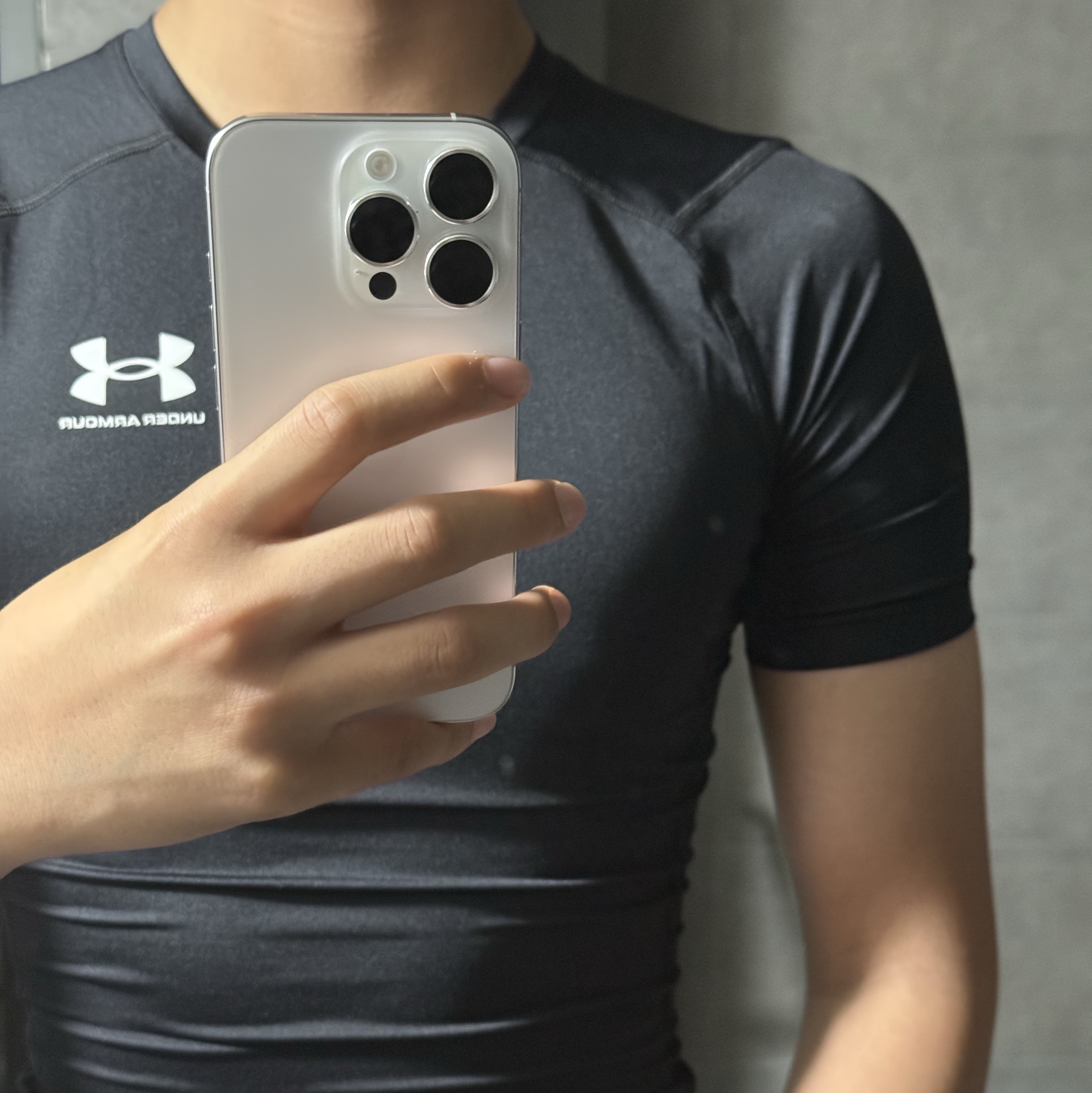 Under Armour HeatGear Short Sleeve Black White 착용 스타일