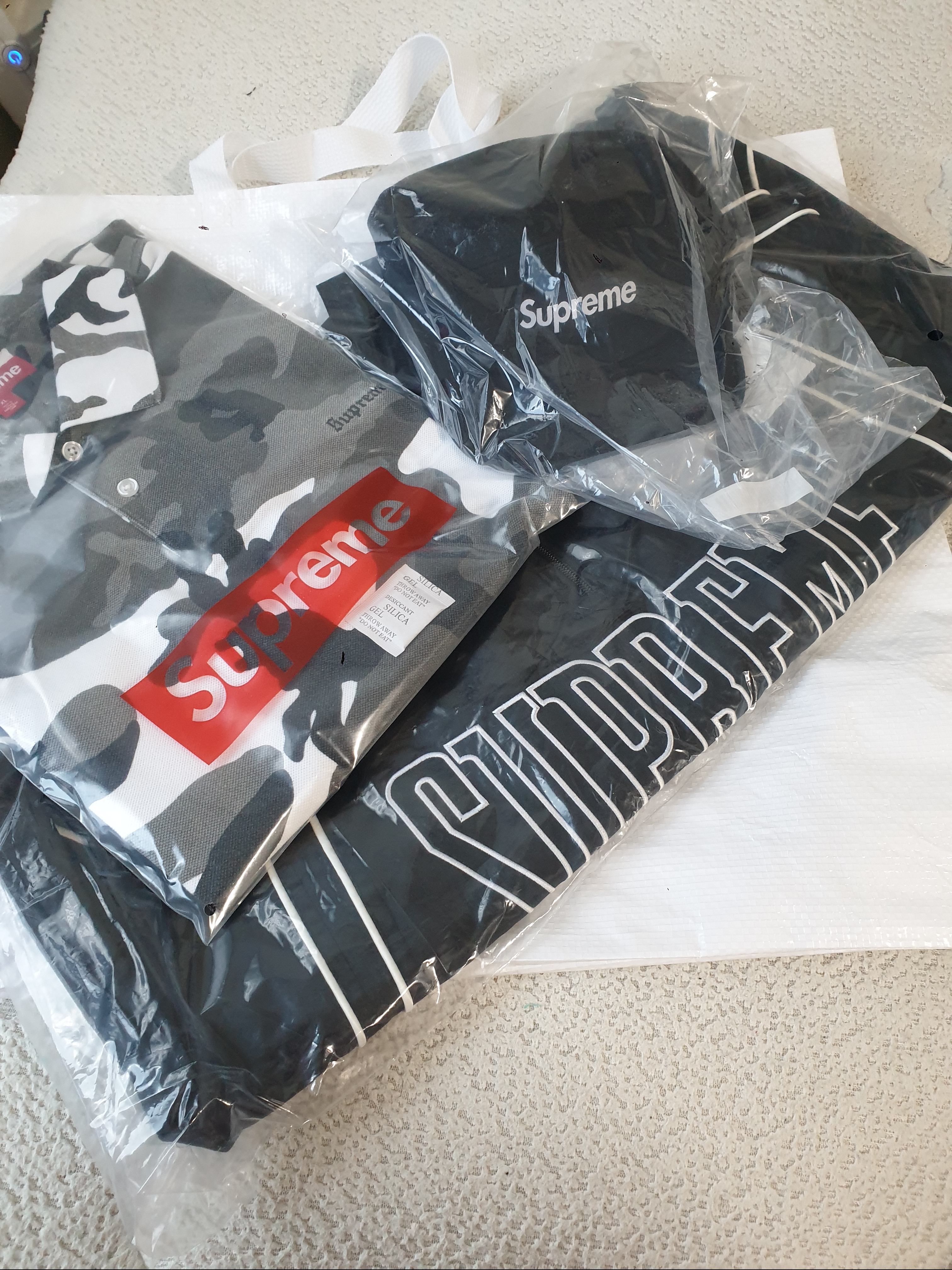 Supreme Seersucker S Logo 6-Panel Black - 24SS, Gentle Monster x Maison Margiela MM212 Black Clear 착용 스타일 - 3