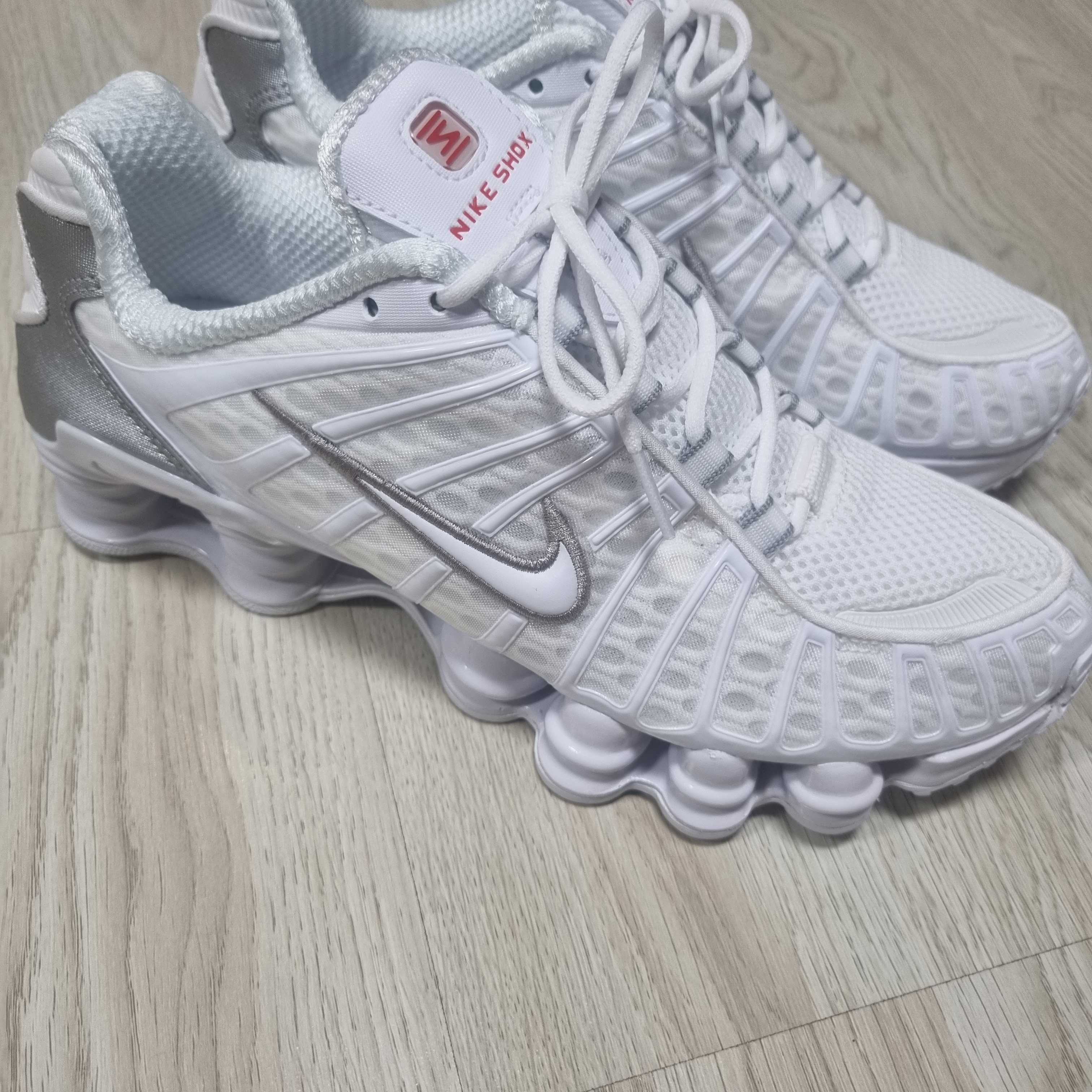 (W) Nike Shox TL White and Max Orange 착용 스타일