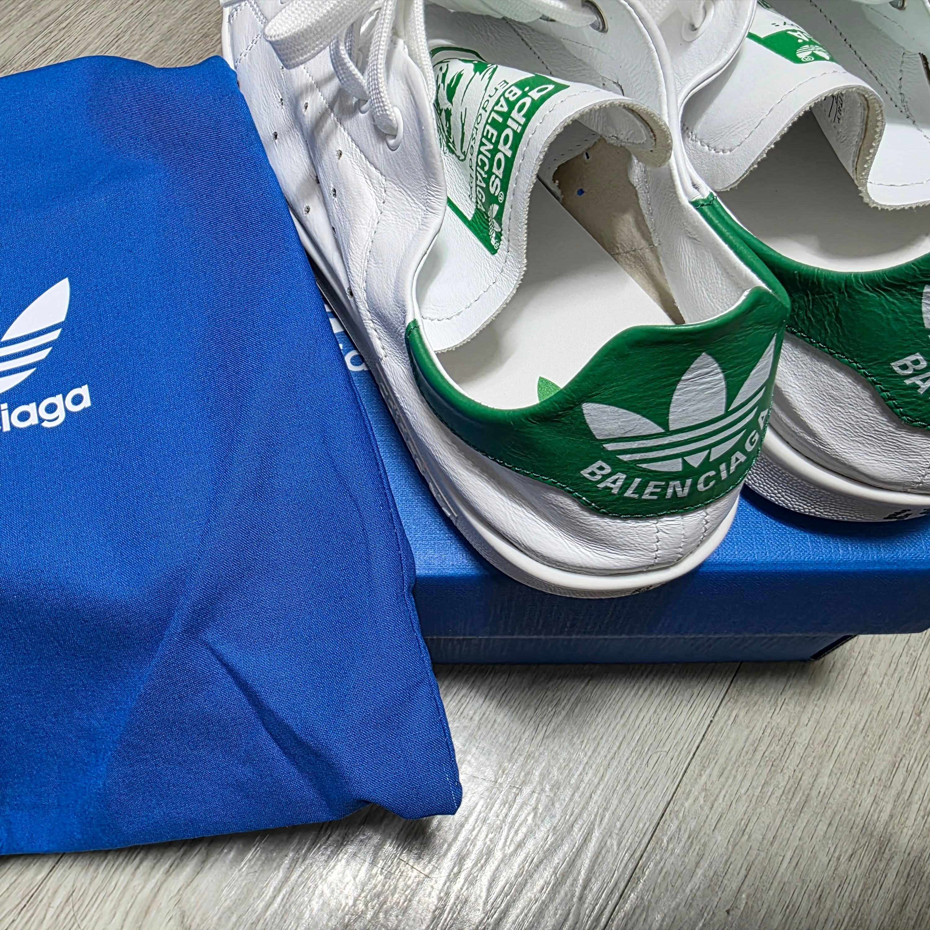Balenciaga x Adidas Stan Smith Core White Green 착용 스타일 - 7