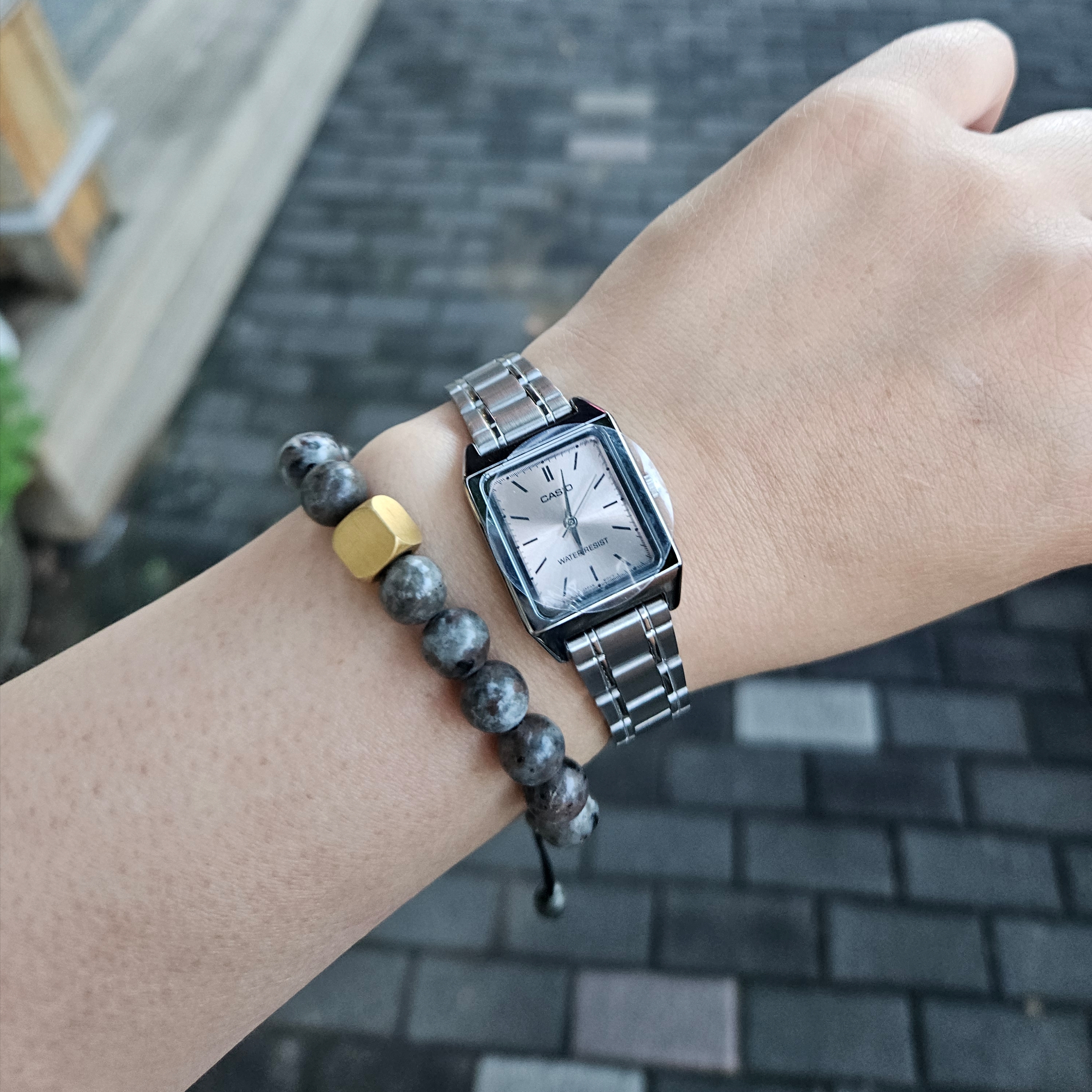 Casio LTP-V007D-4E 착용 스타일