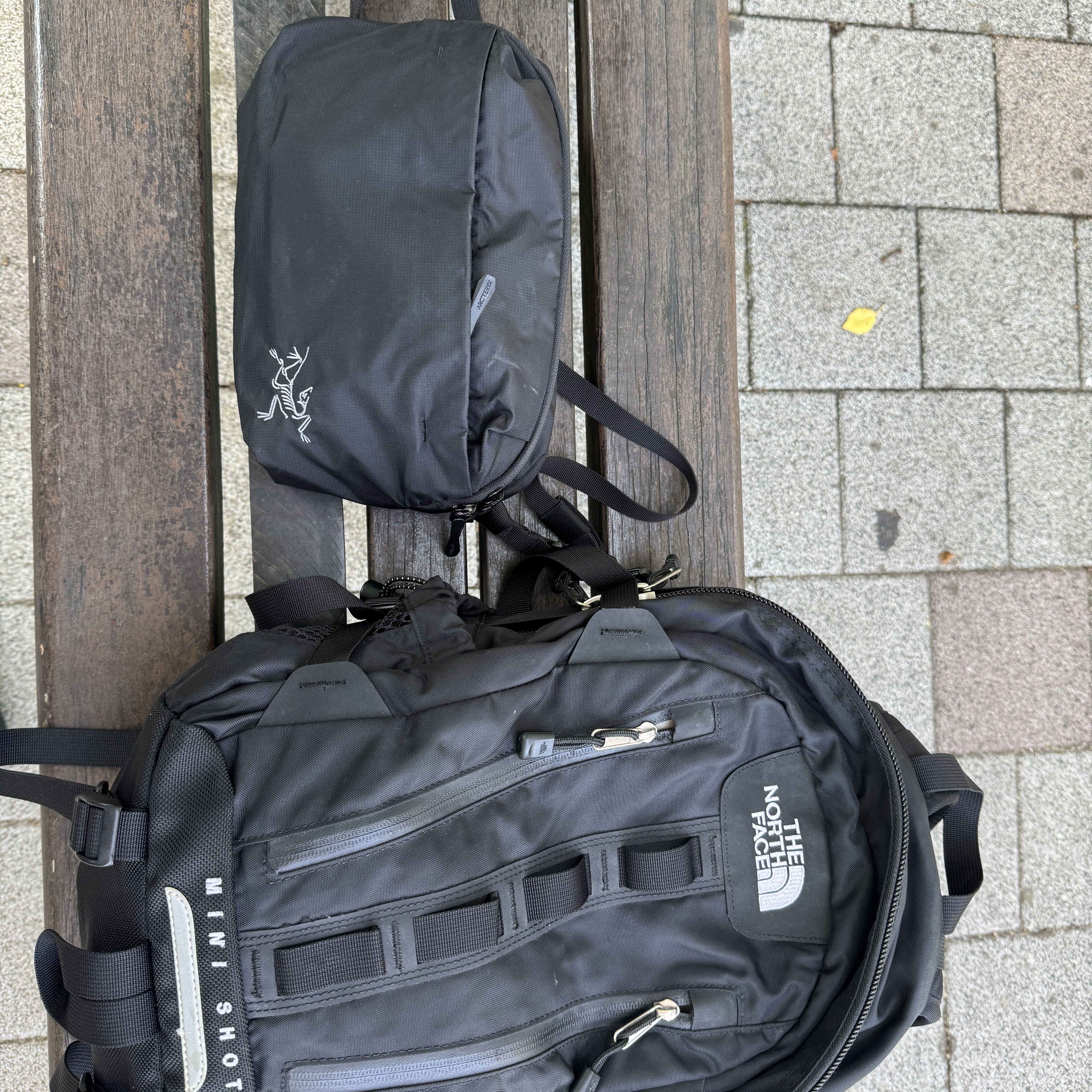 Arc'teryx Heliad 6 Crossbody Bag Black 착용 스타일 - 1