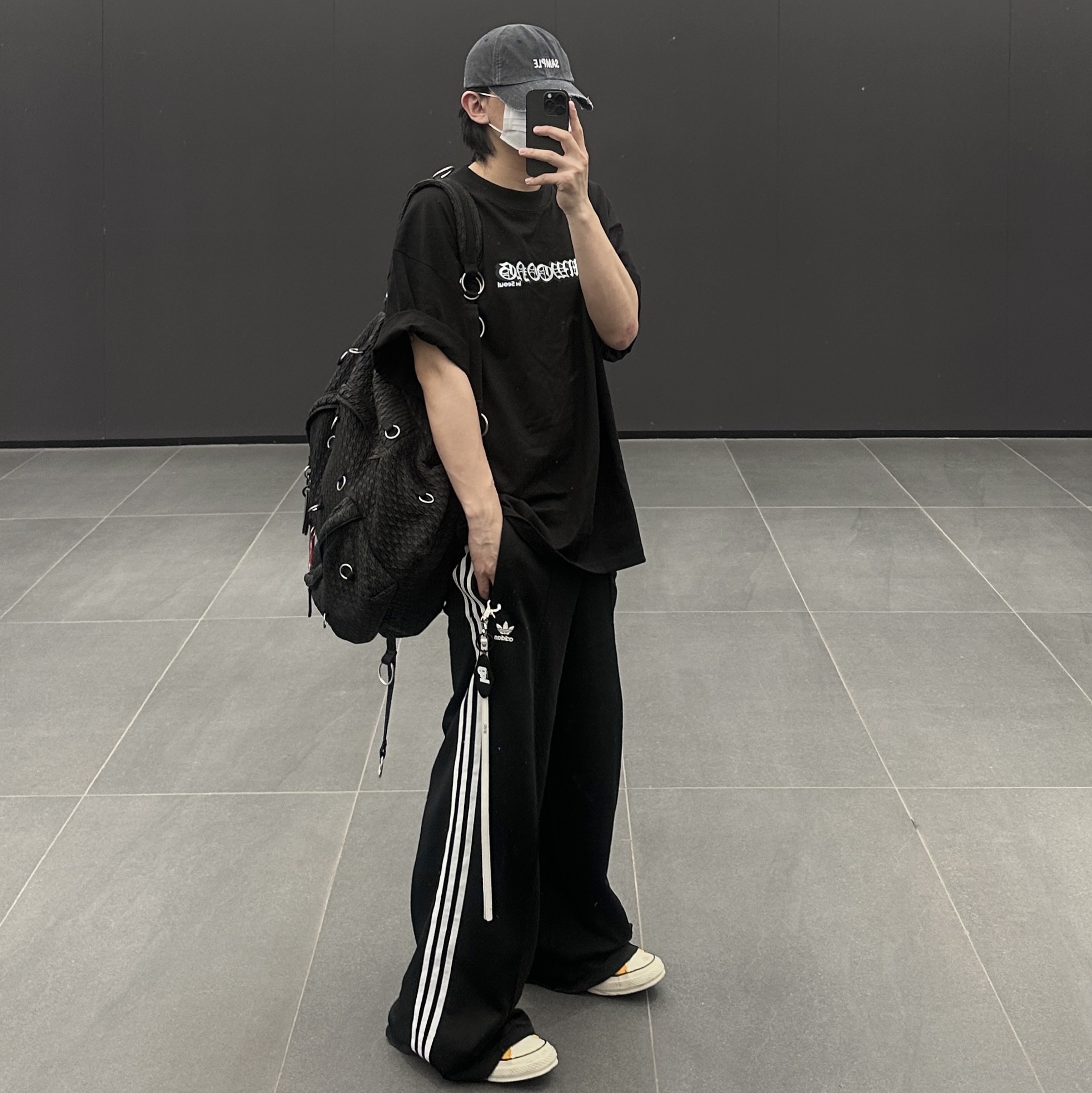 (W) Adidas Primeblue Relaxed Wide Leg Pants Black - KR Sizing, Converse Chuck 70 Ox Archive Print Flames White 착용 스타일 - 1