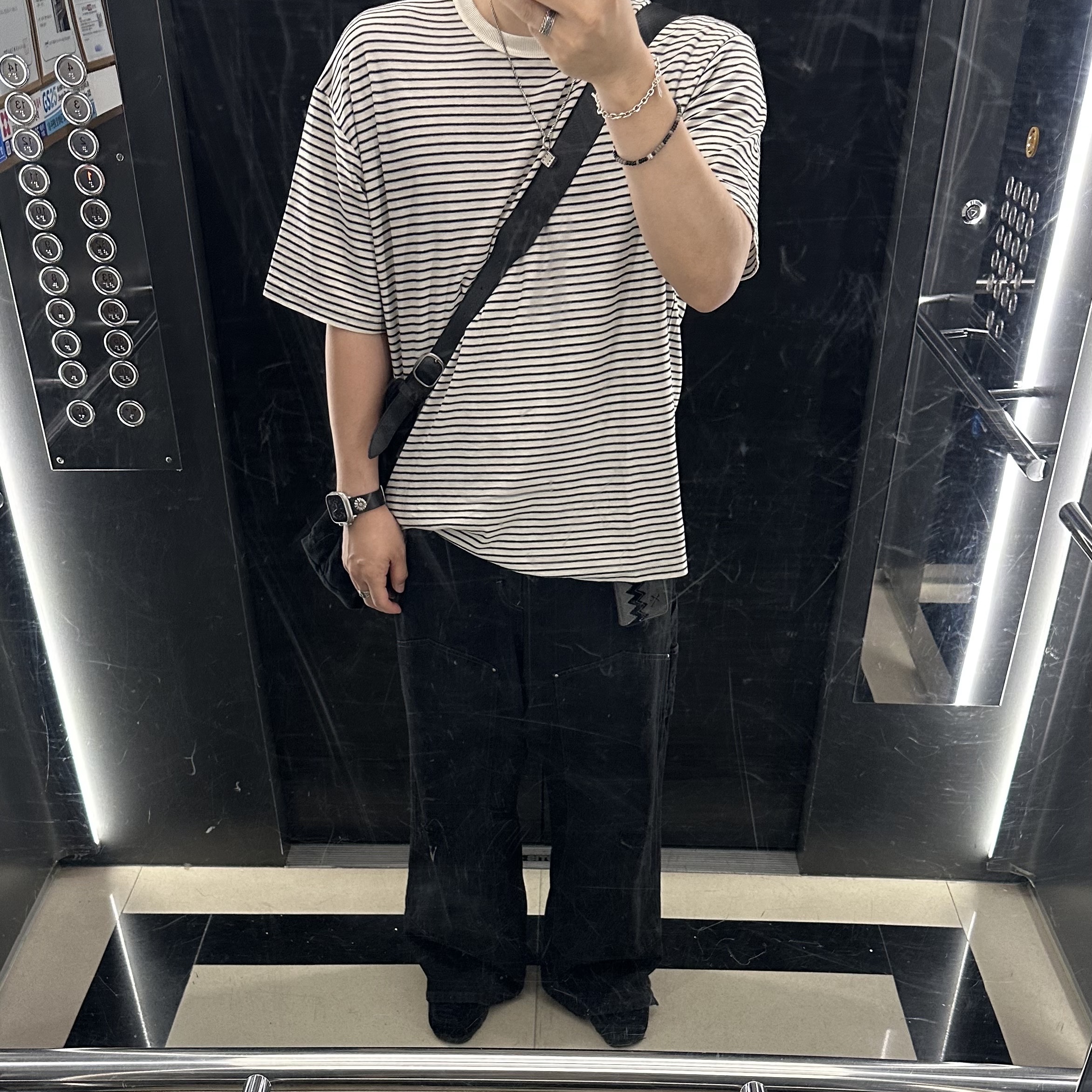 [프리오더] Polyteru Wallabee Shoes Woven Black, Polyteru 1011 Fleur Patched Cross Bag Striped Black 착용 스타일