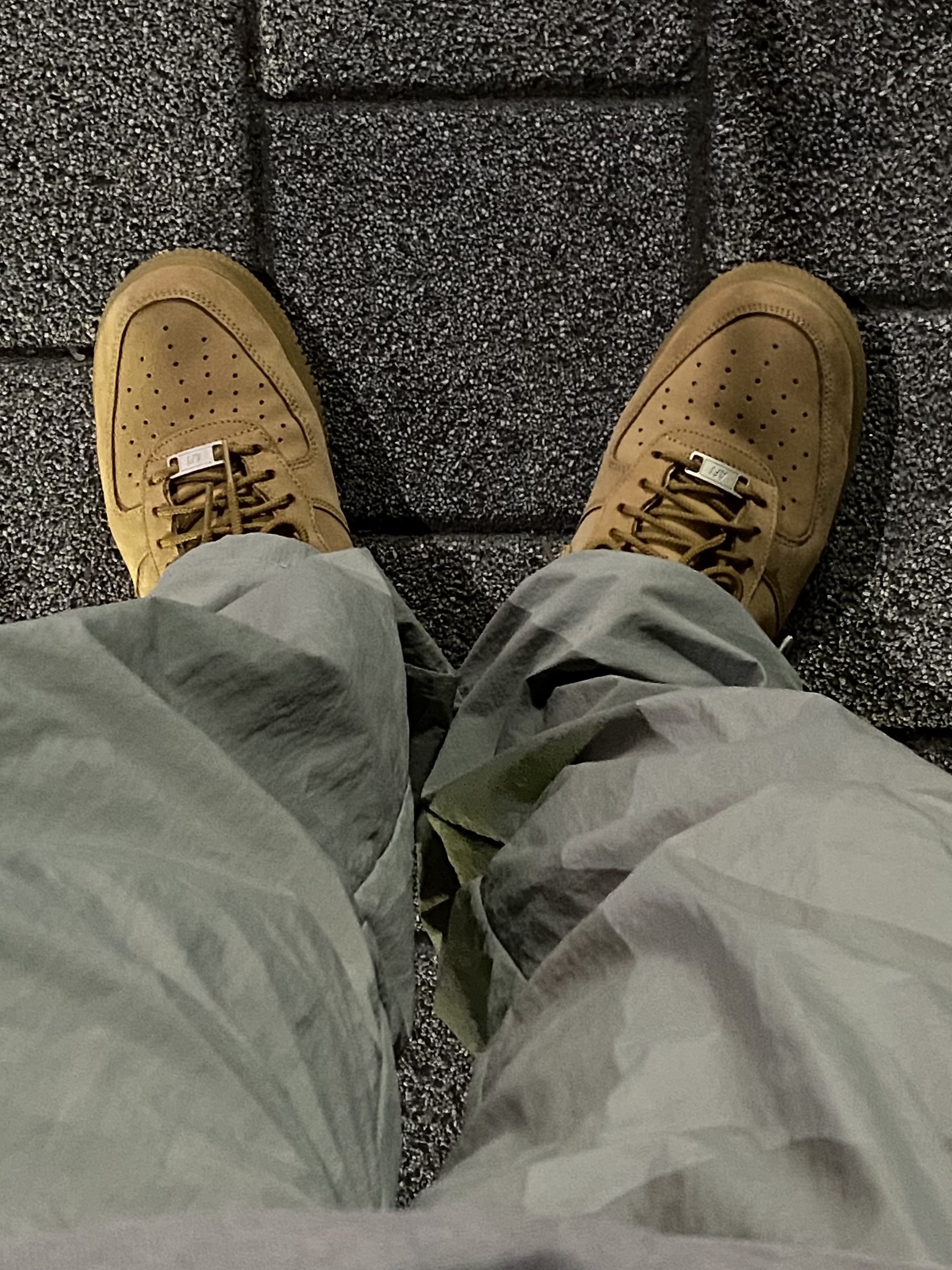 (W) Nike Air Force 1 '07 WB Flax Wheat, Supreme Webbing Keychain Yellow Camo - 23SS 착용 스타일 - 6