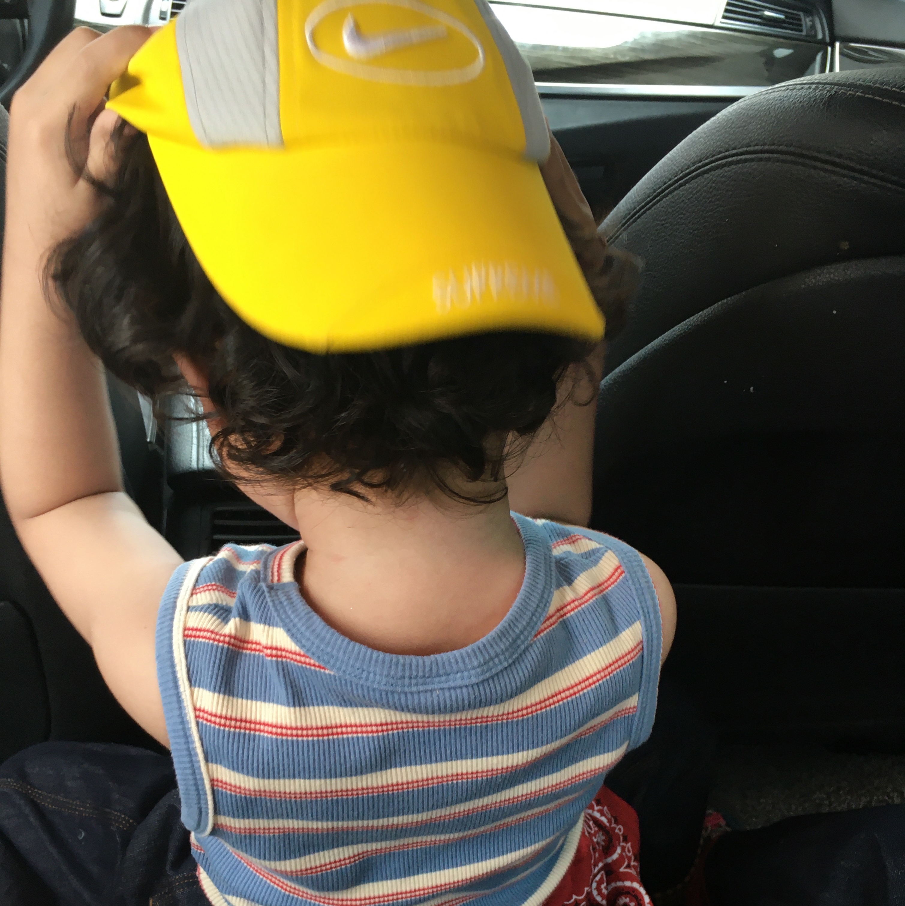 Supreme x Nike Running Hat Yellow - 25SS, Supreme Hav-A-Hank Bandanas Multicolor (Set of 3) - 24SS 착용 스타일 - 3